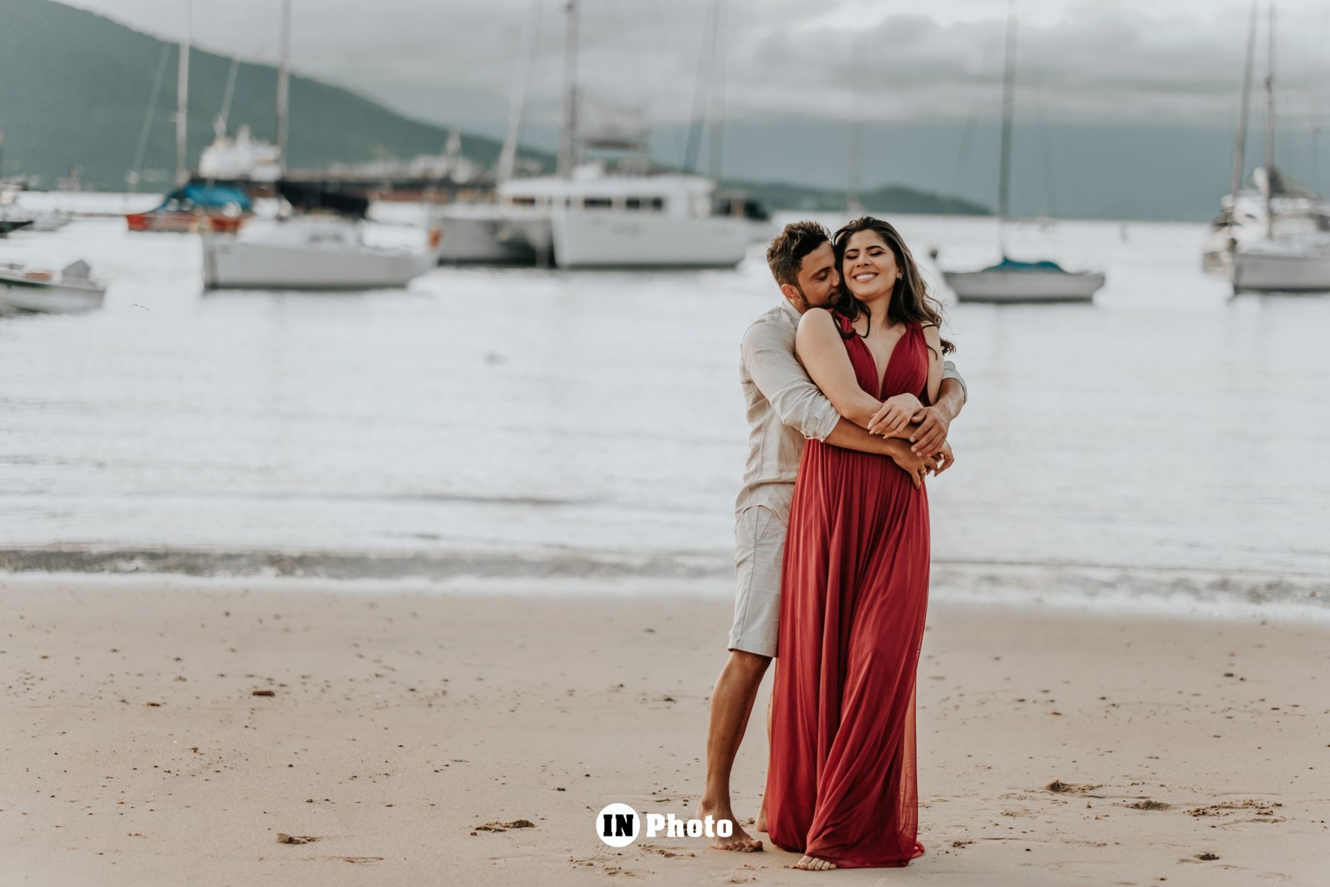 ENEnsaio fotográfico de casal na praia: Ilhabela/SP