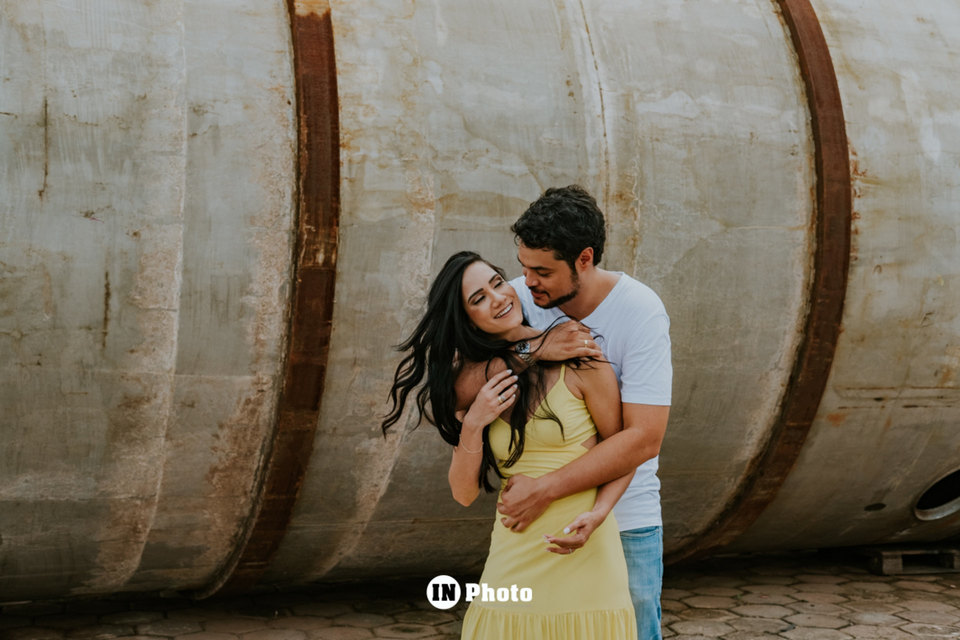 Ensaio fotográfico de casal feito no canil da família em Goiânia-Go
