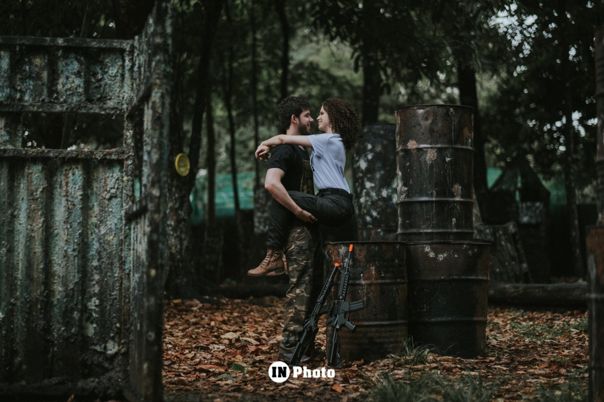 Ensaio fotografico de casal feito no campo de paintball em Goiania/go Ensaio fotografico de casal feito no campo de paintball em Goiania/go