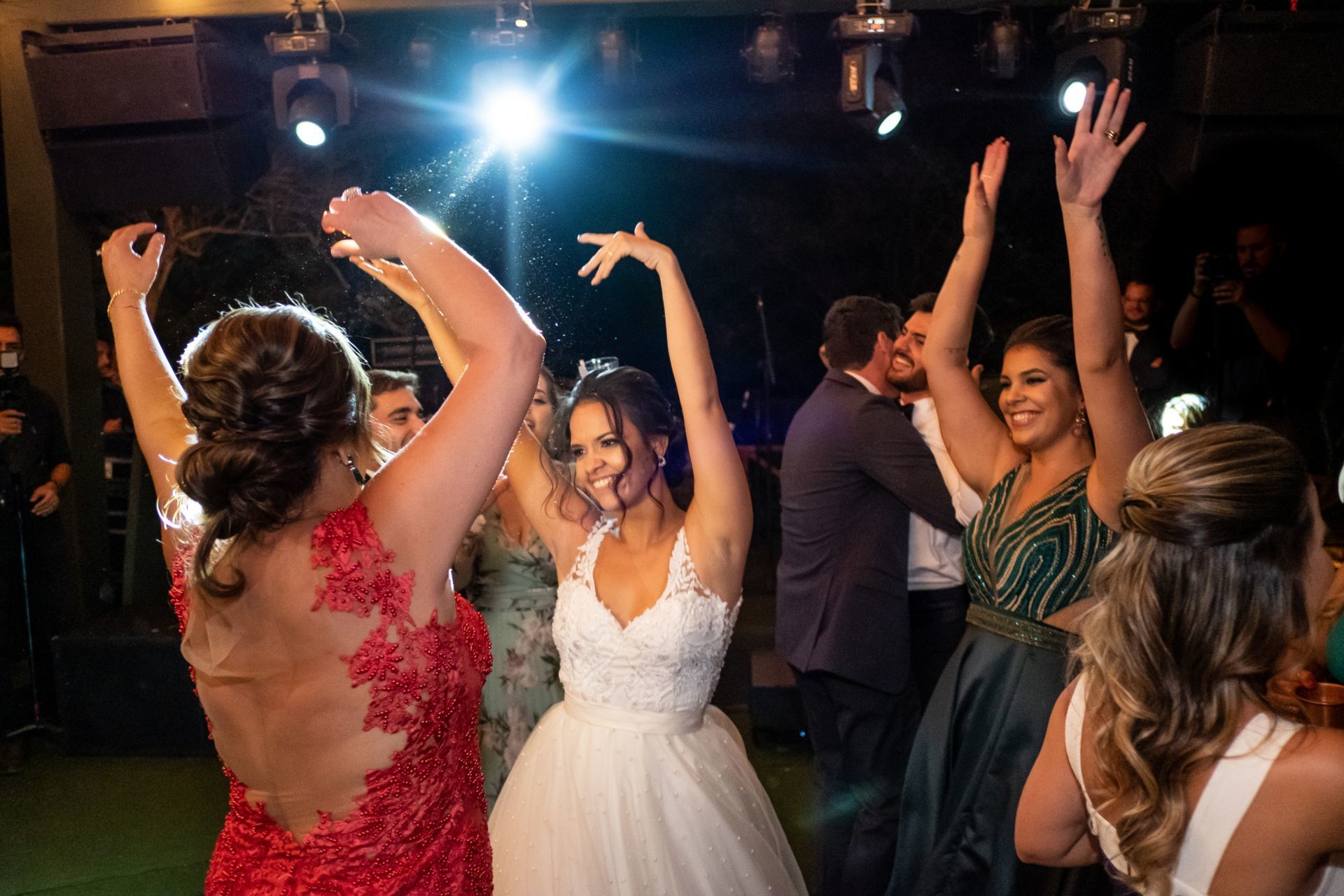 Foto Casamento ao ar livre em casa em Goiânia Foto Casamento ao ar livre em casa em Goiânia - Imagem 28