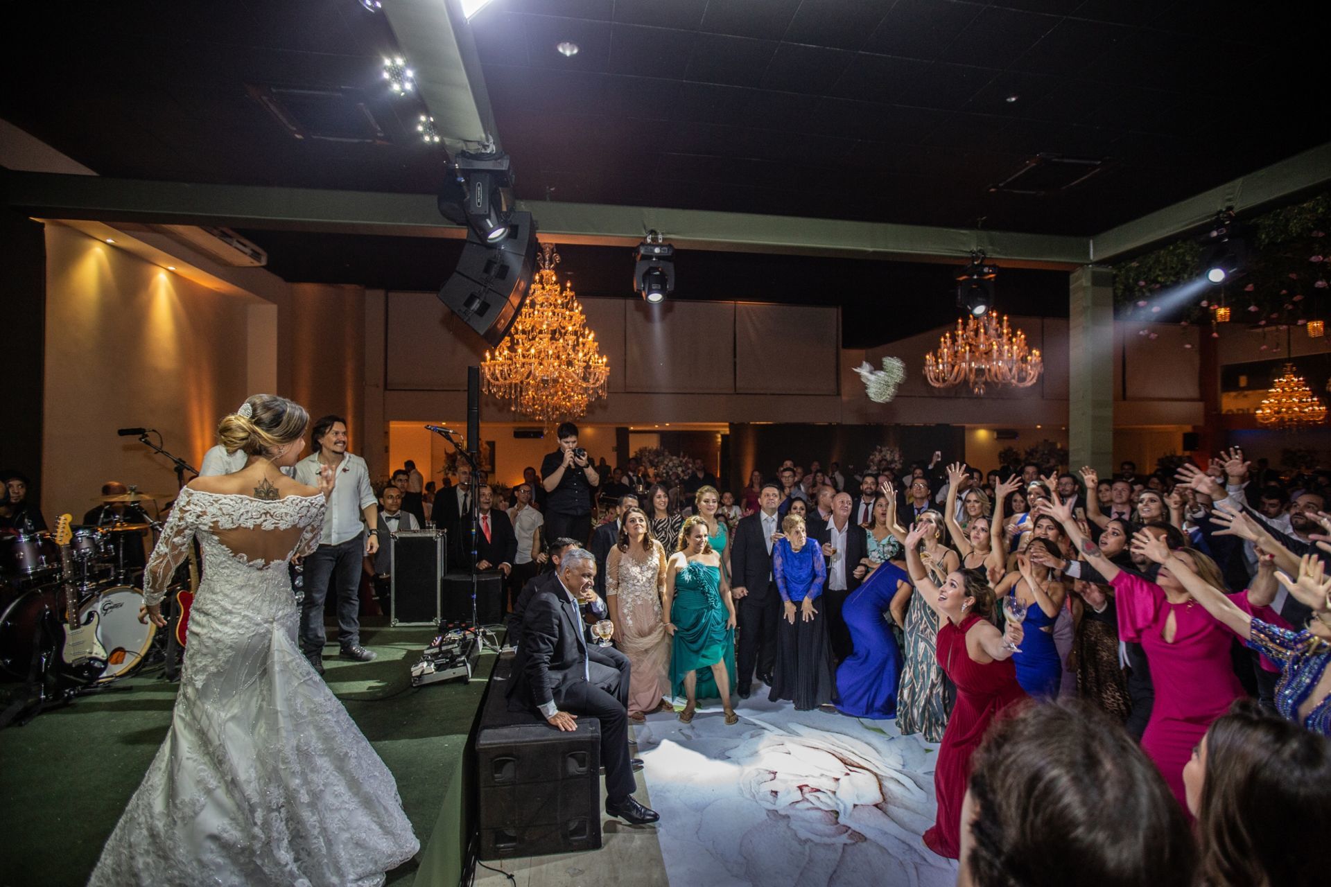 Foto Casamento na igreja Rosa Mística e recepção na Casa Lis em Goiânia Foto Casamento na igreja Rosa Mística e recepção na Casa Lis em Goiânia - Imagem 79