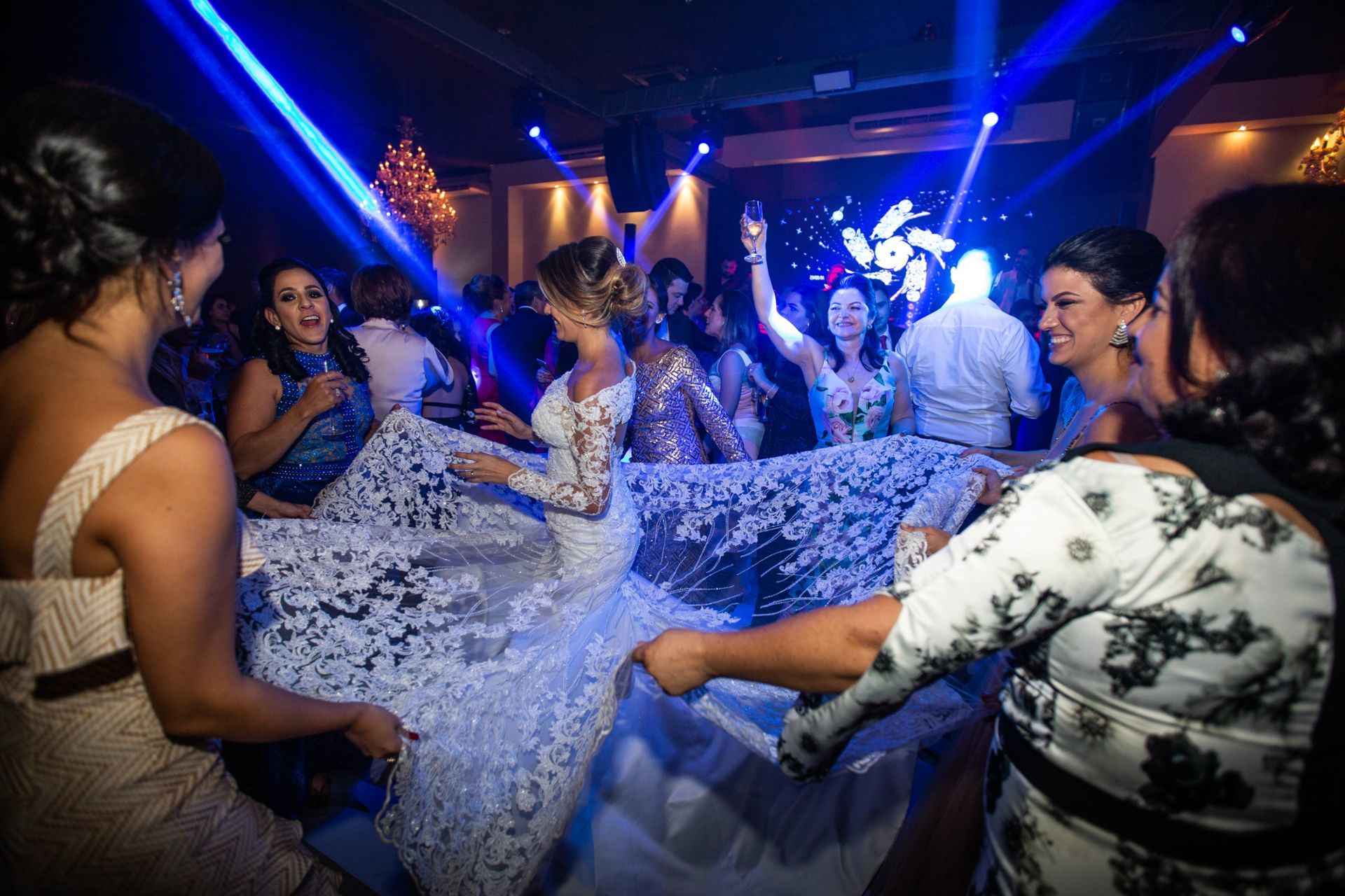 Foto Casamento na igreja Rosa Mística e recepção na Casa Lis em Goiânia Foto Casamento na igreja Rosa Mística e recepção na Casa Lis em Goiânia - Imagem 76