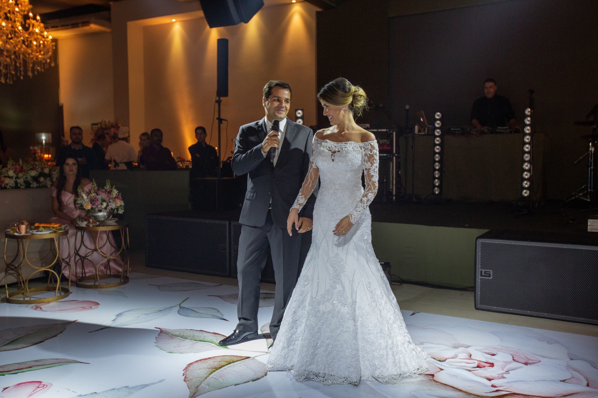 Foto Casamento na igreja Rosa Mística e recepção na Casa Lis em Goiânia Foto Casamento na igreja Rosa Mística e recepção na Casa Lis em Goiânia - Imagem 71