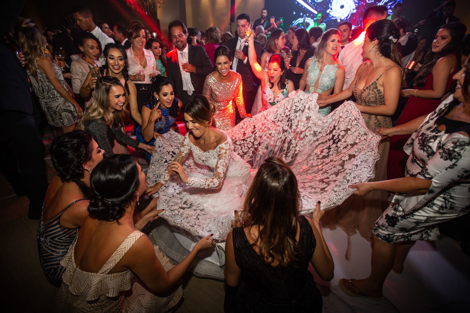 Foto Casamento na igreja Rosa Mística e recepção na Casa Lis em Goiânia Foto Casamento na igreja Rosa Mística e recepção na Casa Lis em Goiânia - Imagem 77