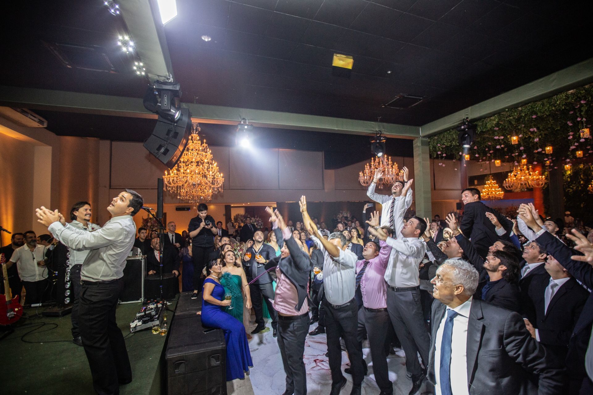 Foto Casamento na igreja Rosa Mística e recepção na Casa Lis em Goiânia Foto Casamento na igreja Rosa Mística e recepção na Casa Lis em Goiânia - Imagem 81