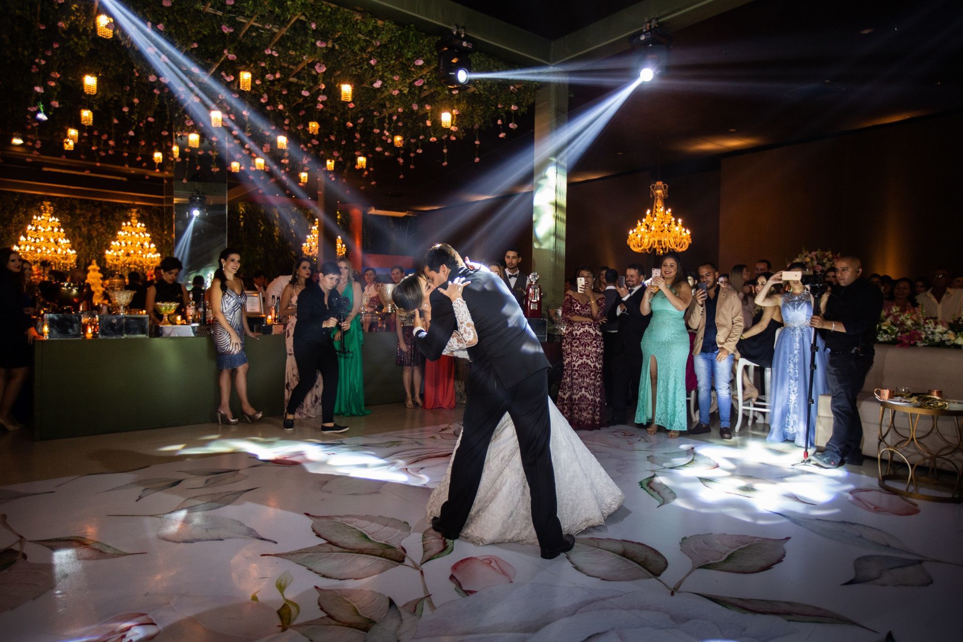 Foto Casamento na igreja Rosa Mística e recepção na Casa Lis em Goiânia Foto Casamento na igreja Rosa Mística e recepção na Casa Lis em Goiânia - Imagem 73