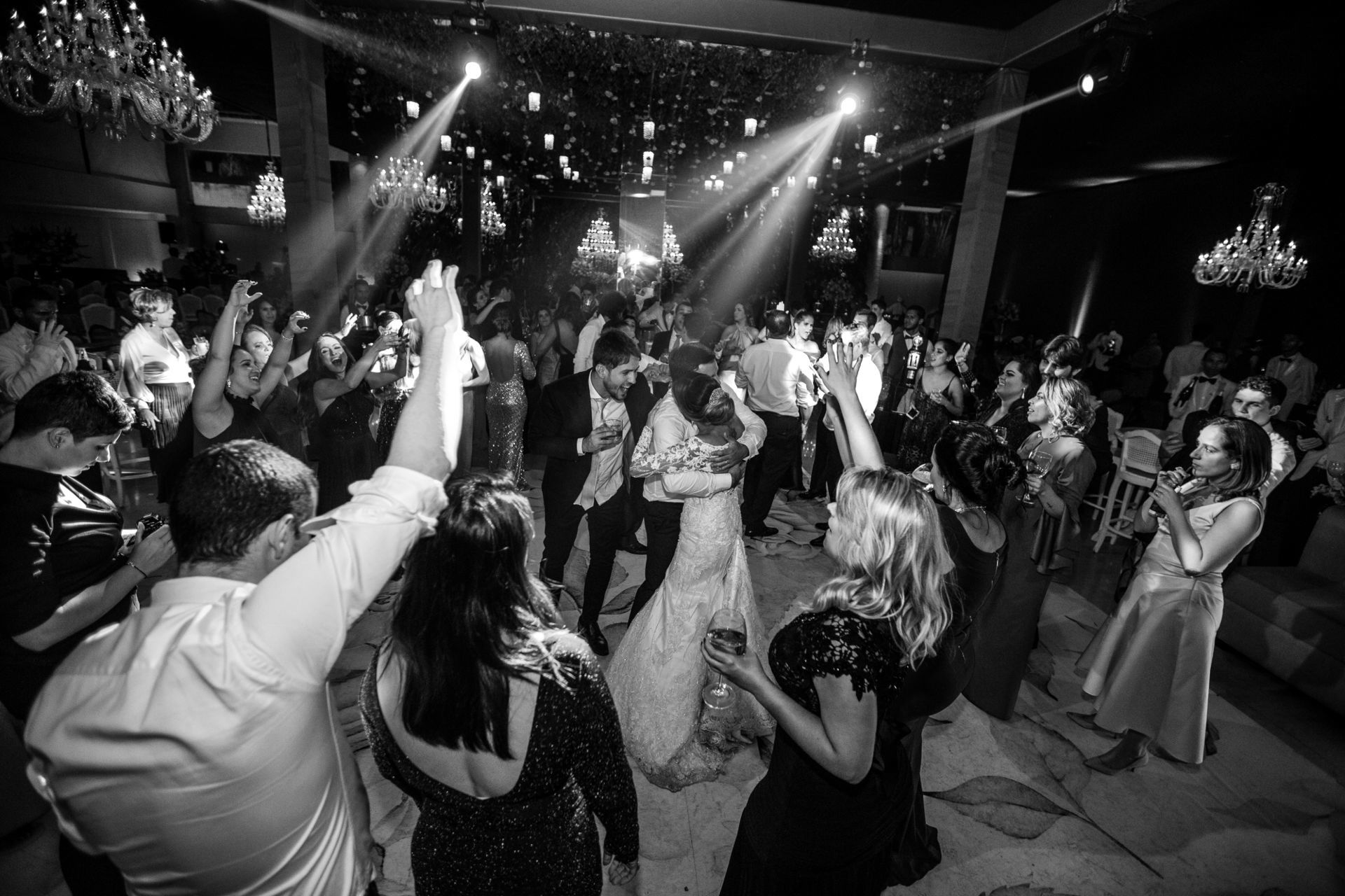 Foto Casamento na igreja Rosa Mística e recepção na Casa Lis em Goiânia Foto Casamento na igreja Rosa Mística e recepção na Casa Lis em Goiânia - Imagem 87