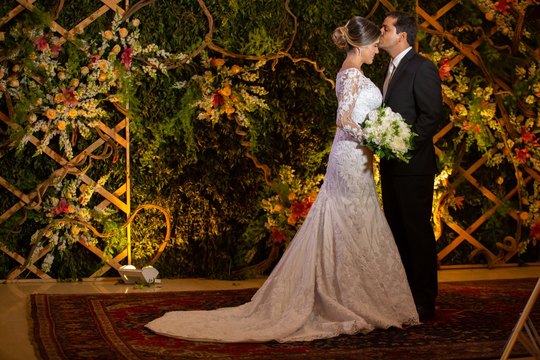 Casamento na igreja Rosa Mística e recepção na Casa Lis em Goiânia Casamento na igreja Rosa Mística e recepção na Casa Lis em Goiânia