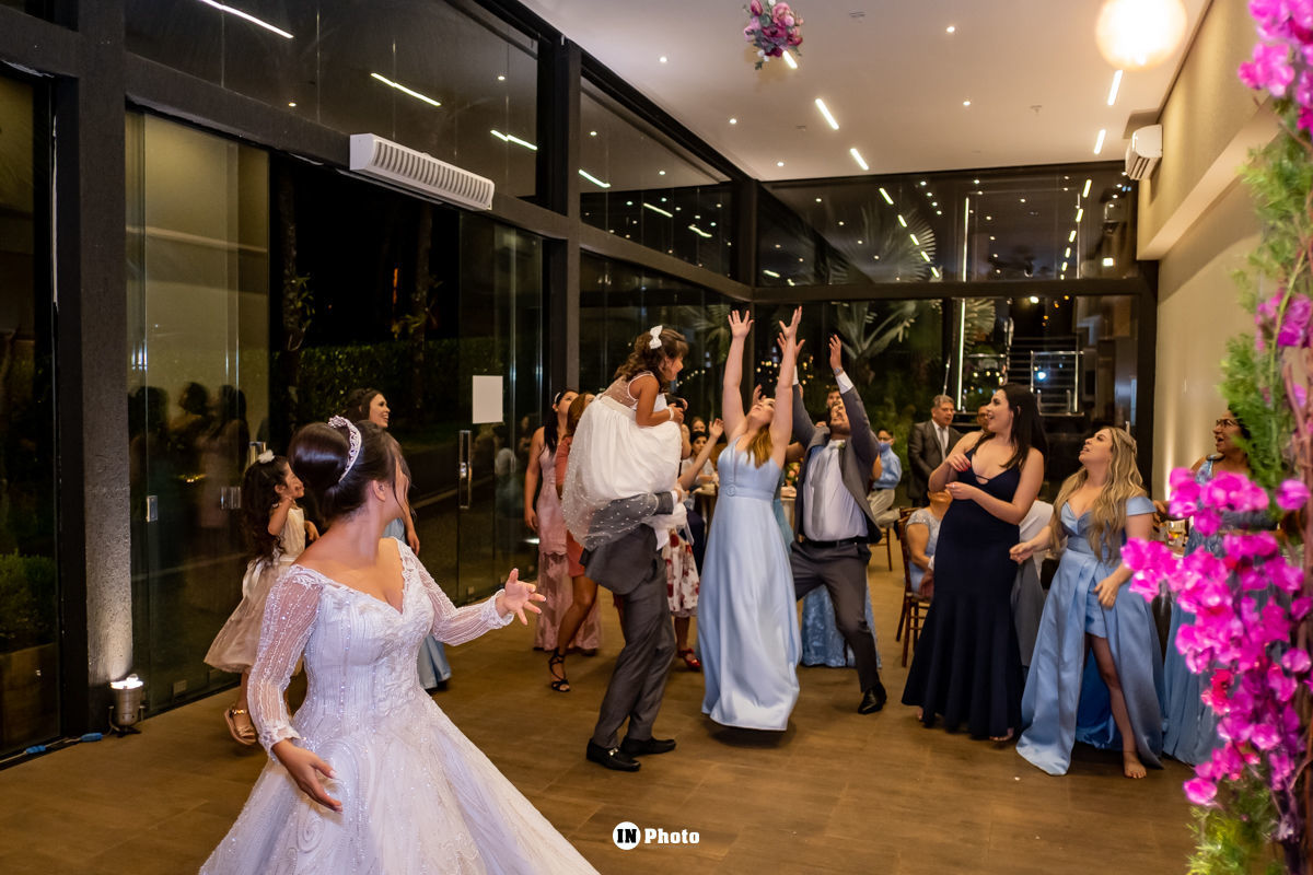 Foto Lindo Casamento ao Ar Livre a Noite no Espaço Alegranza Larissa e Heitor Foto Lindo Casamento ao Ar Livre a Noite no Espaço Alegranza Larissa e Heitor - Imagem 35