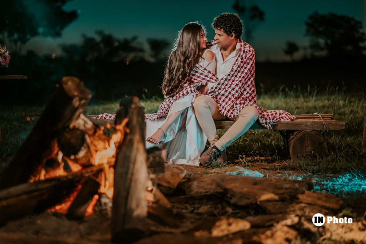 Lindo Ensaio de Casal Romântico na Fazenda Agua Limpa em Hidrolândia Lindo Ensaio de Casal Romântico na Fazenda Agua Limpa em Hidrolândia