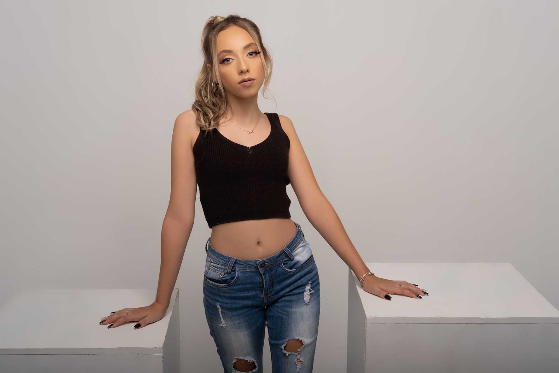 Foto Maravilhoso Ensaio Fotográfico 15 anos da Lara no Estúdio In Photo - Imagem 14