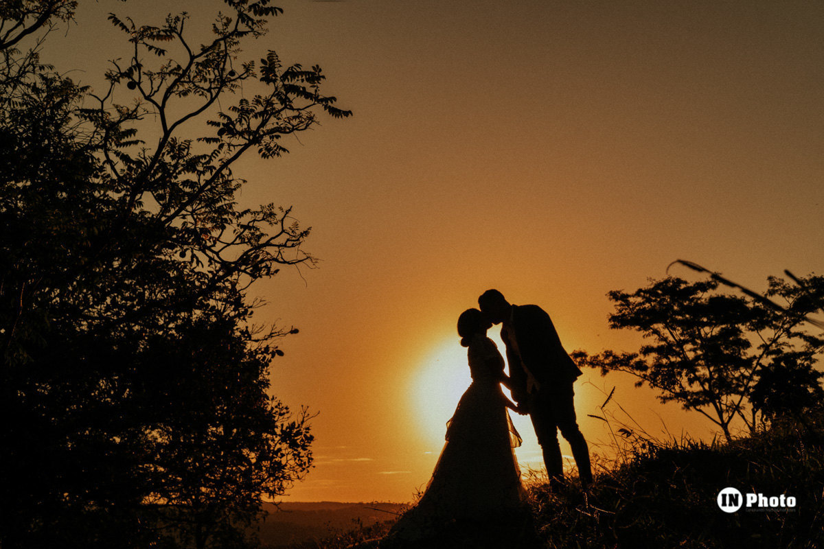 Noiva Usa o Mesmo Vestido de Noiva da Mae de 40 Anos Atras No Seu Ensaio PreWedding Laudia e Daniel Noiva Usa o Mesmo Vestido de Noiva da Mae de 40 Anos Atras No Seu Ensaio PreWedding Laudia e Daniel