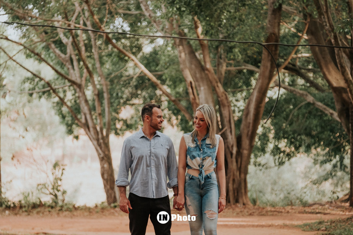 Foto Lindo Ensaio Fotografico de Casal na Fazenda Agua Limpa Lyzia e Rafael - Imagem 0