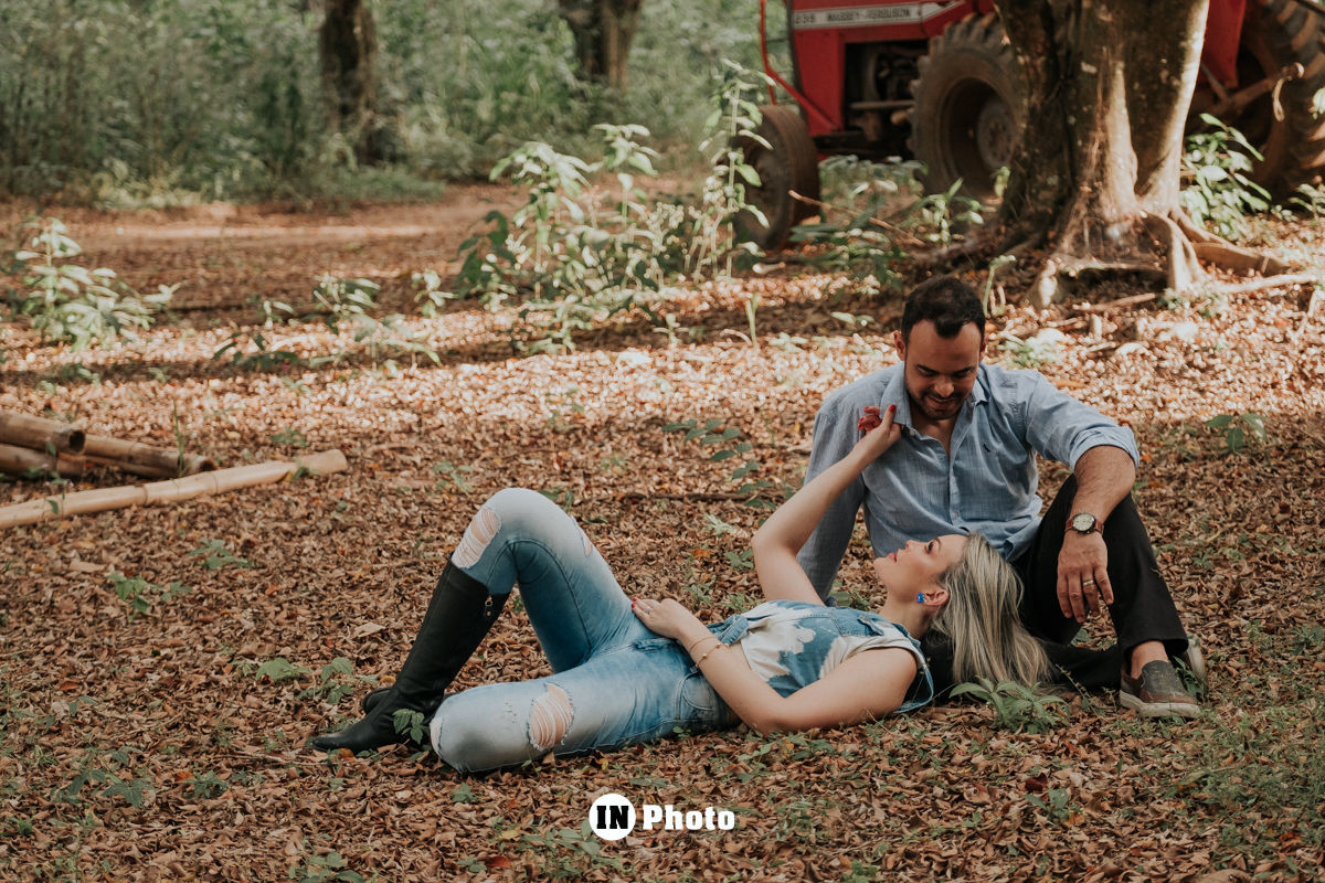 Foto Lindo Ensaio Fotografico de Casal na Fazenda Agua Limpa Lyzia e Rafael - Imagem 1