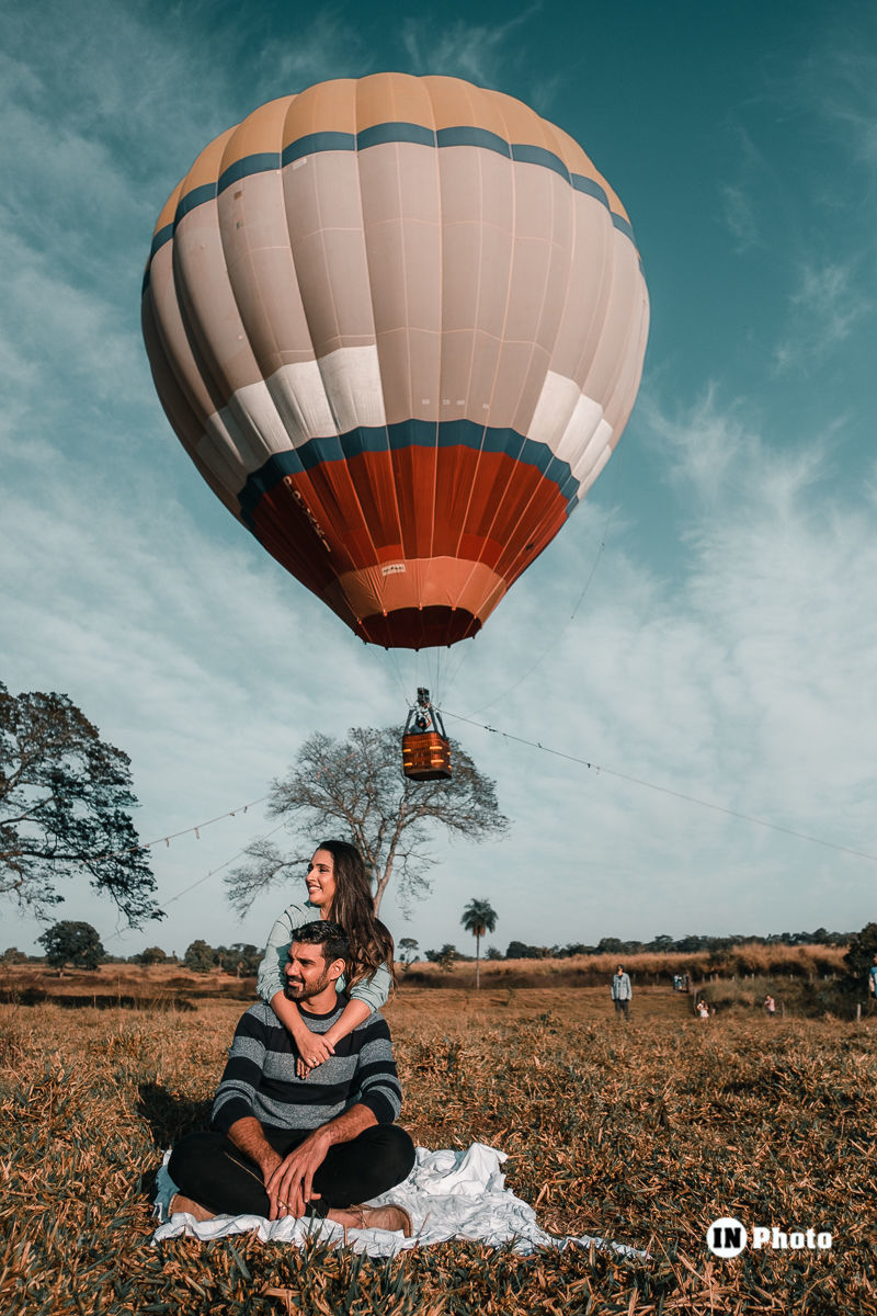 Foto Ensaio Fotográfico de Casal Inspiração com Balão de Ar Quente Rafaela e Frank - Imagem 11
