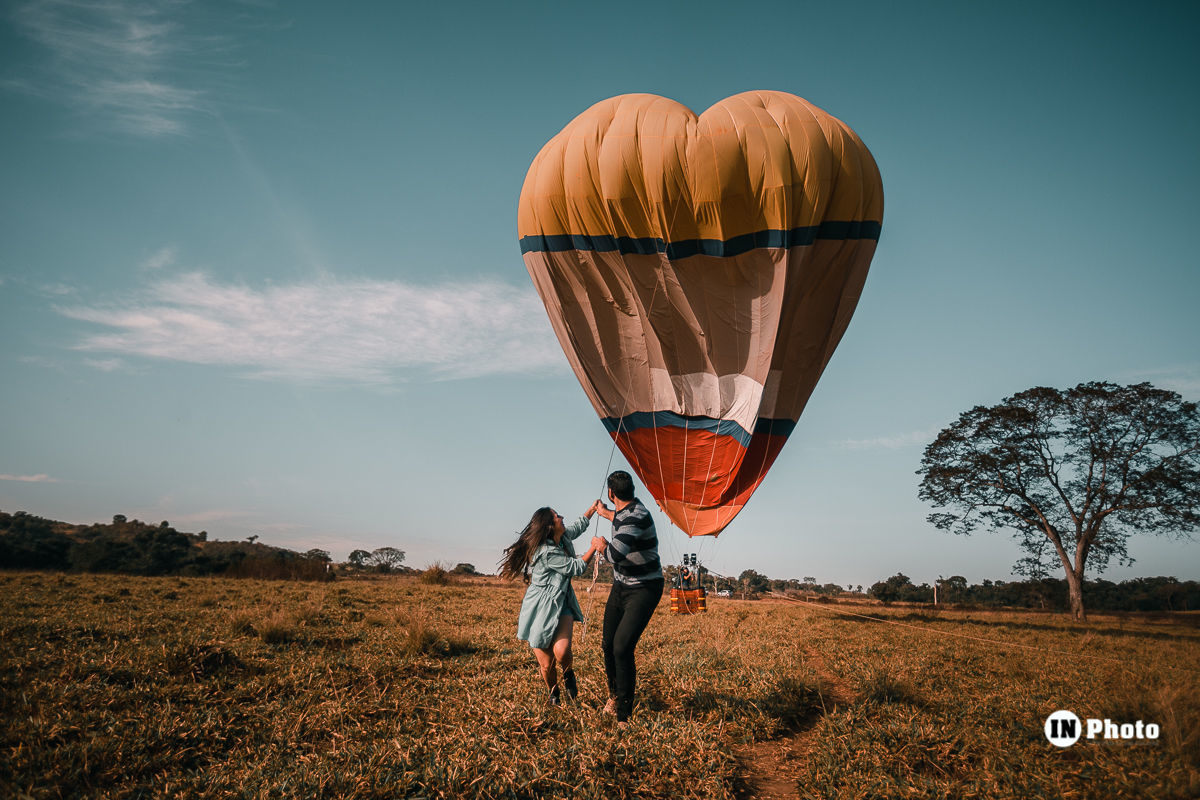 Foto Ensaio Fotográfico de Casal Inspiração com Balão de Ar Quente Rafaela e Frank - Imagem 17