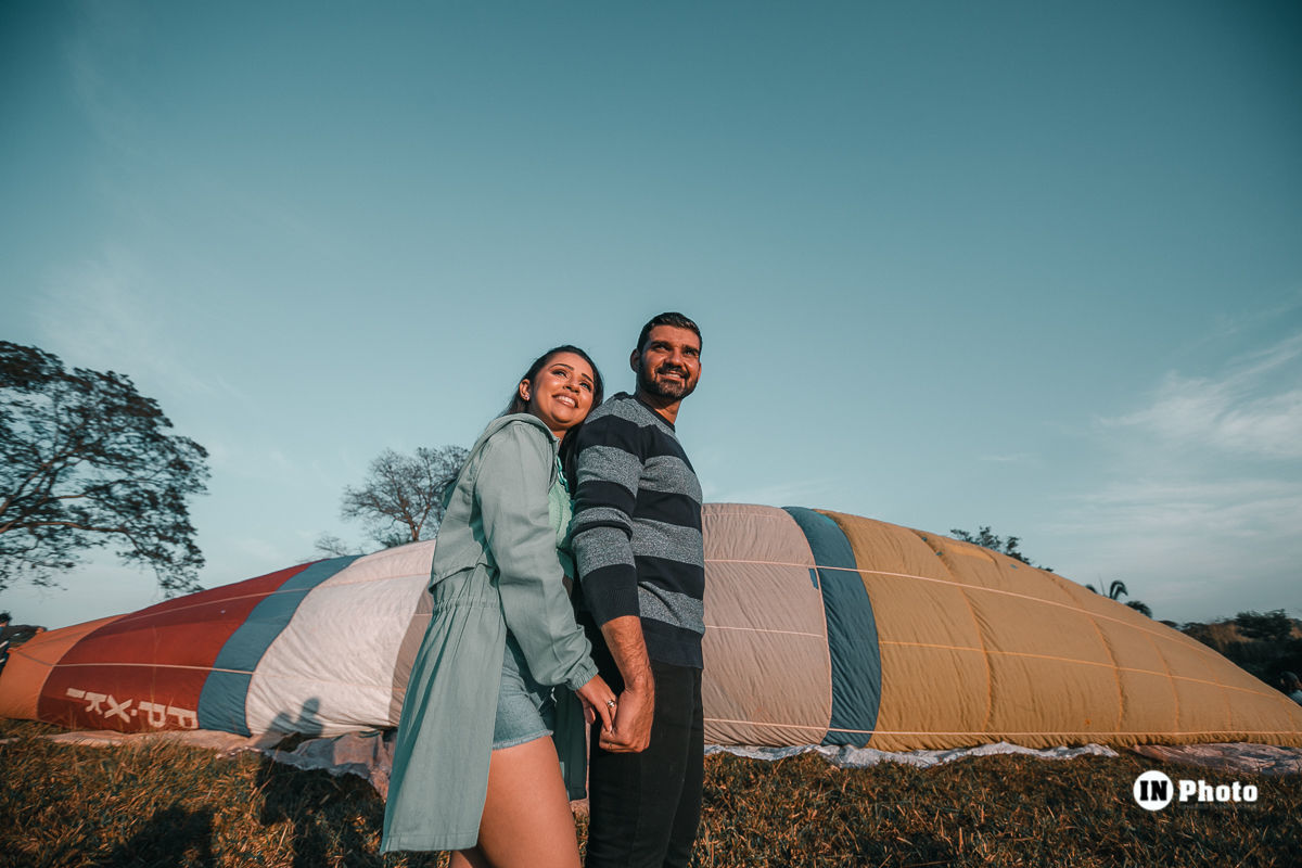 Foto Ensaio Fotográfico de Casal Inspiração com Balão de Ar Quente Rafaela e Frank - Imagem 14