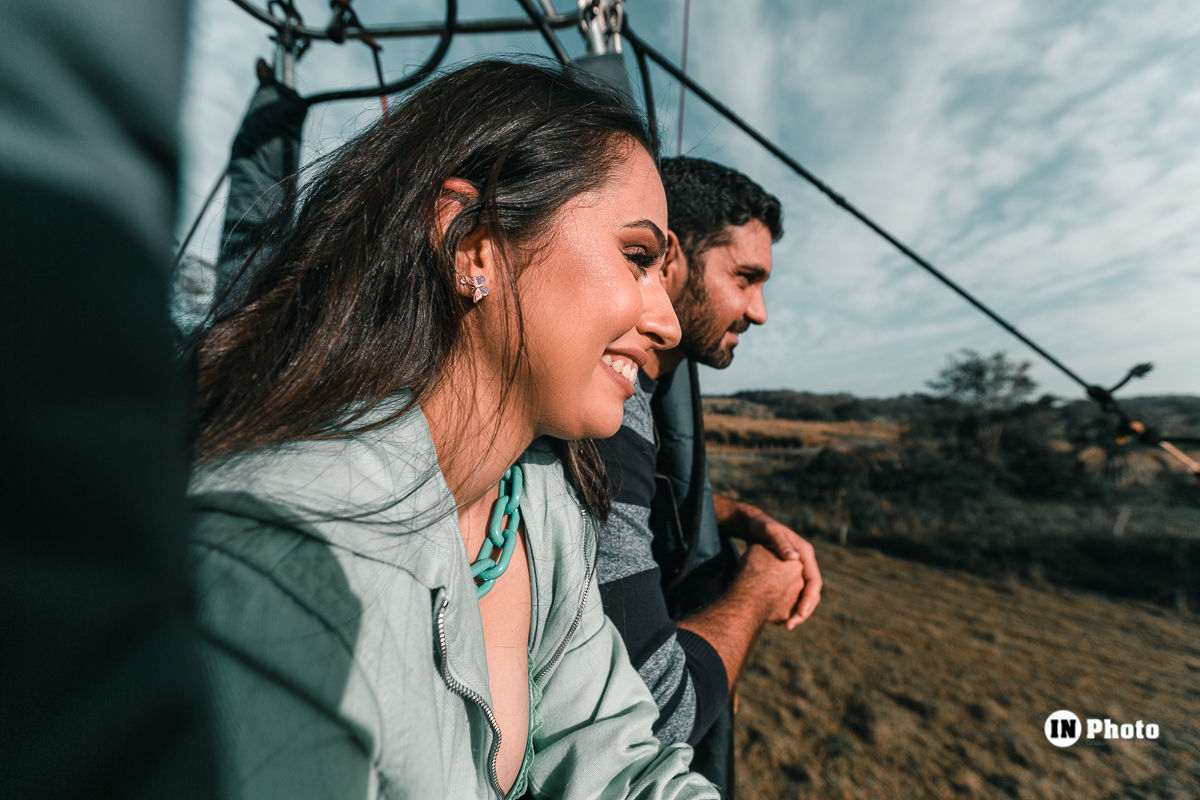 Foto Ensaio Fotográfico de Casal Inspiração com Balão de Ar Quente Rafaela e Frank - Imagem 16