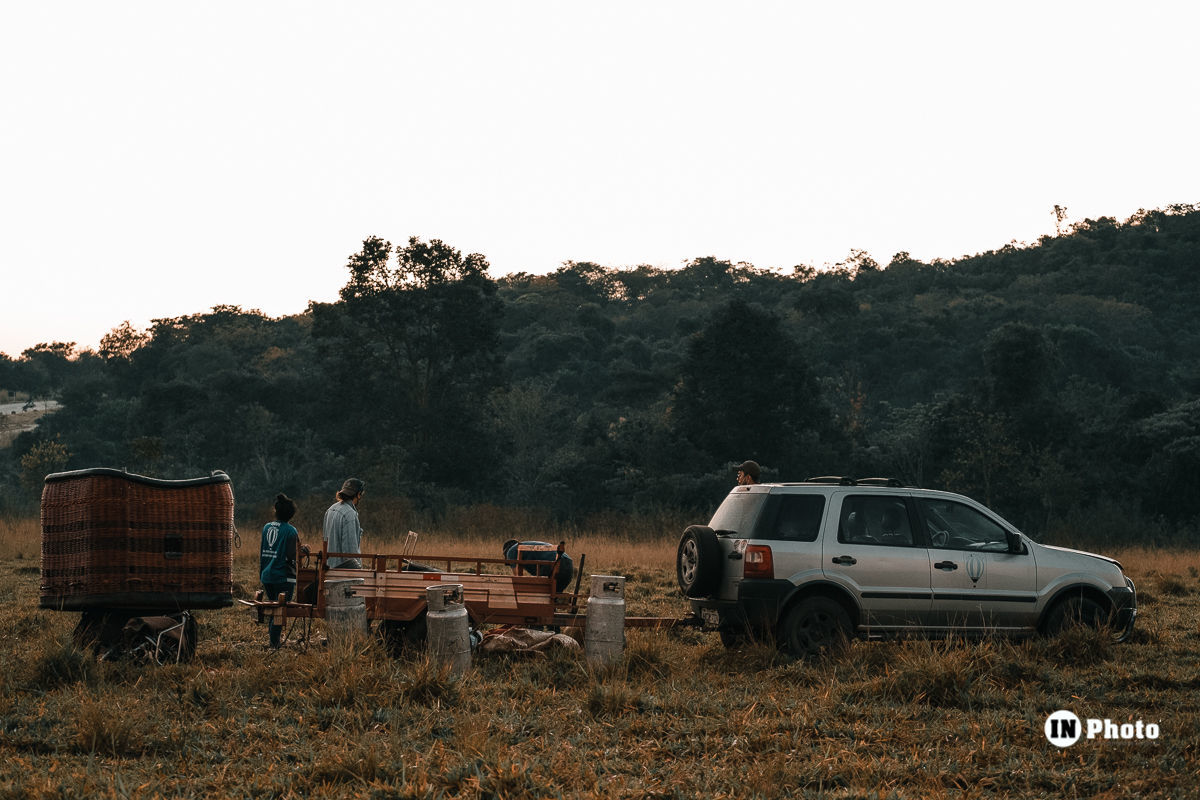 Foto Ensaio Fotográfico de Casal Inspiração com Balão de Ar Quente Rafaela e Frank - Imagem 30