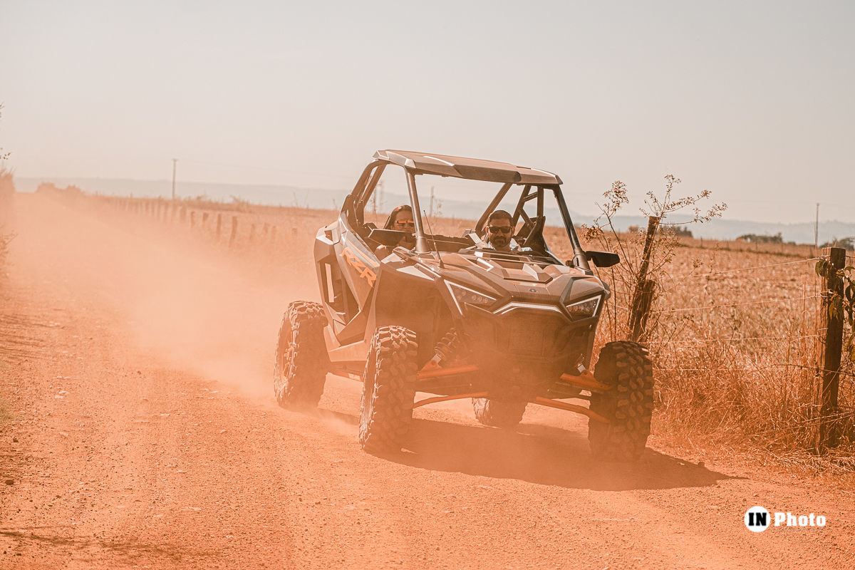 Foto Ensaio Fotográfico de Casal Inspiração com Balão de Ar Quente Rafaela e Frank - Imagem 31