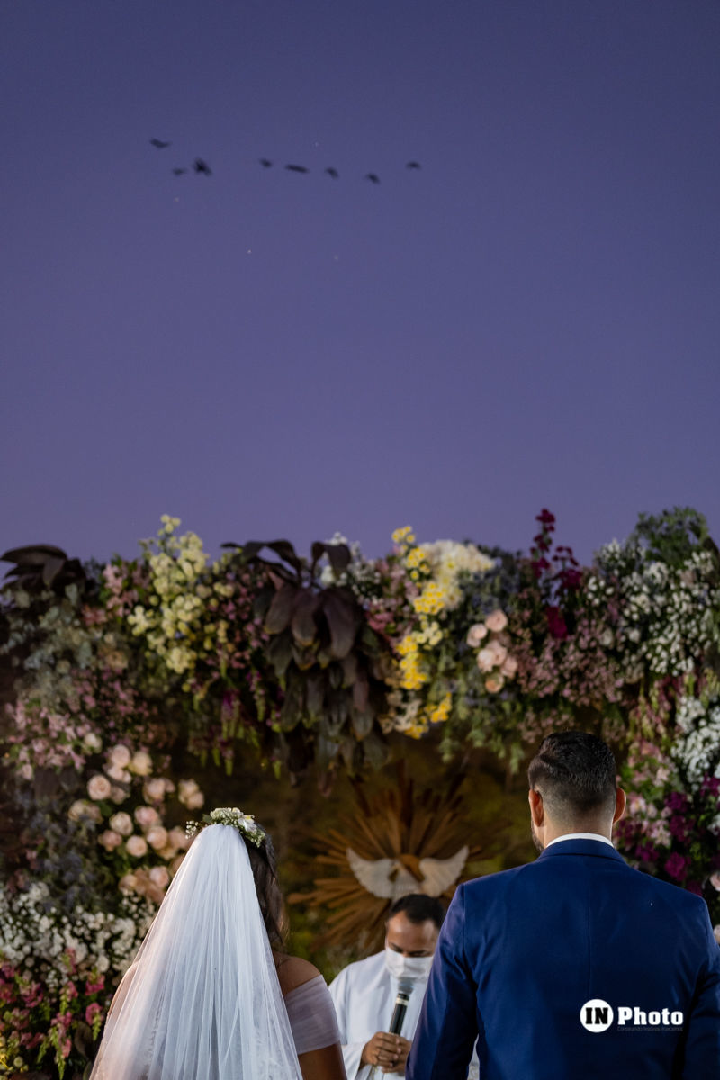 Foto LinNoiva se Casa Na Fazenda dos Pais Em Uma Linda Cerimônia Ao Ar Livre Rafaela E Frank - Imagem 23