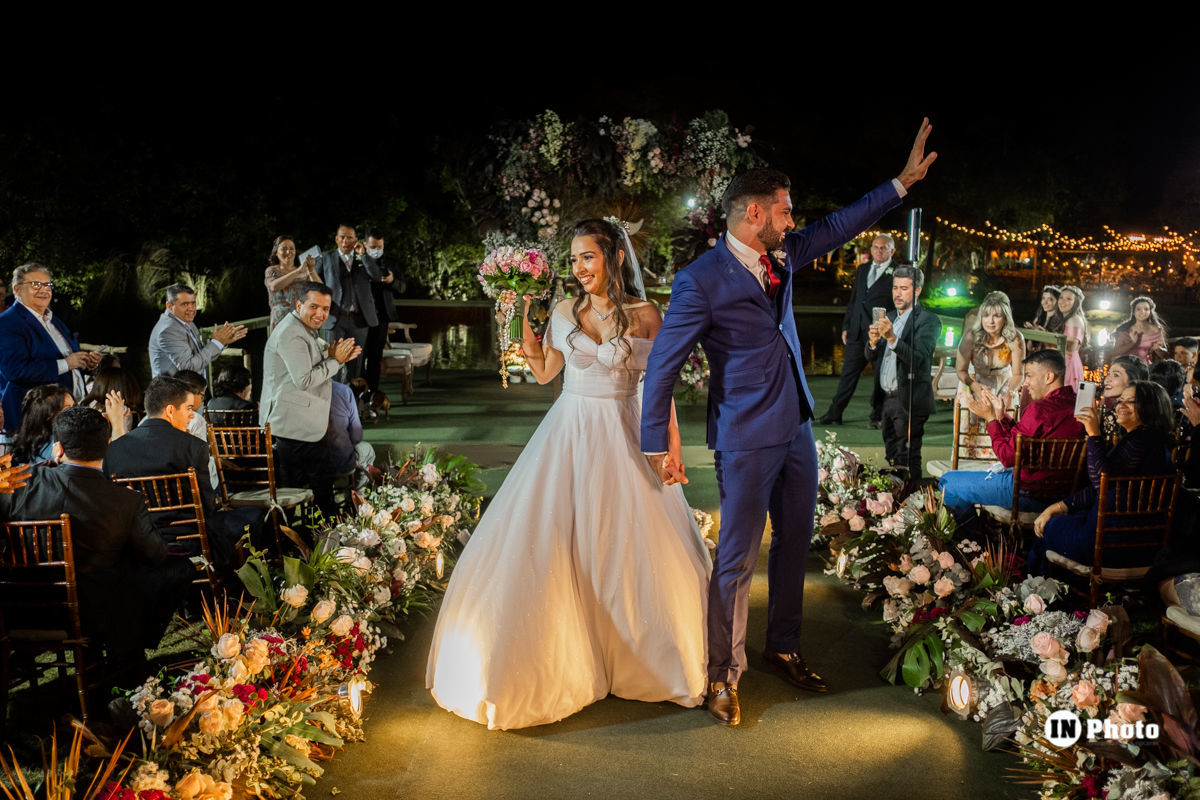 Foto LinNoiva se Casa Na Fazenda dos Pais Em Uma Linda Cerimônia Ao Ar Livre Rafaela E Frank - Imagem 43