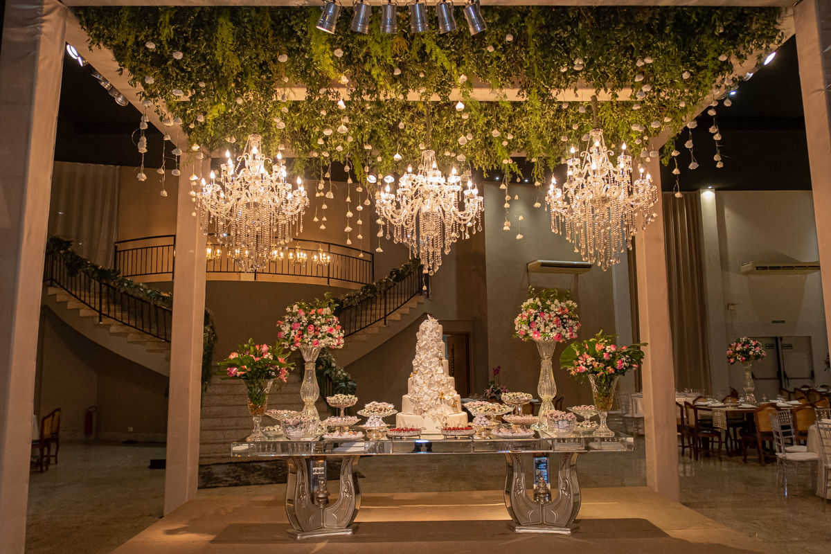 Foto Lindo Casamento na Paróquia Santo Expedito Recepção JL Eventos Keith e Marcos  - Imagem 25