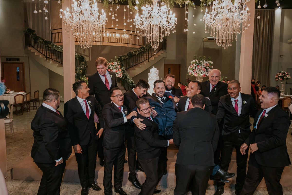 Foto Lindo Casamento na Paróquia Santo Expedito Recepção JL Eventos Keith e Marcos  - Imagem 41