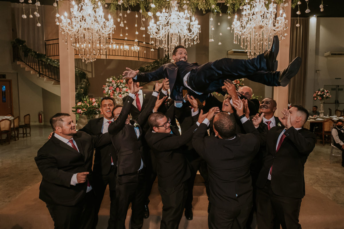 Foto Lindo Casamento na Paróquia Santo Expedito Recepção JL Eventos Keith e Marcos  - Imagem 40