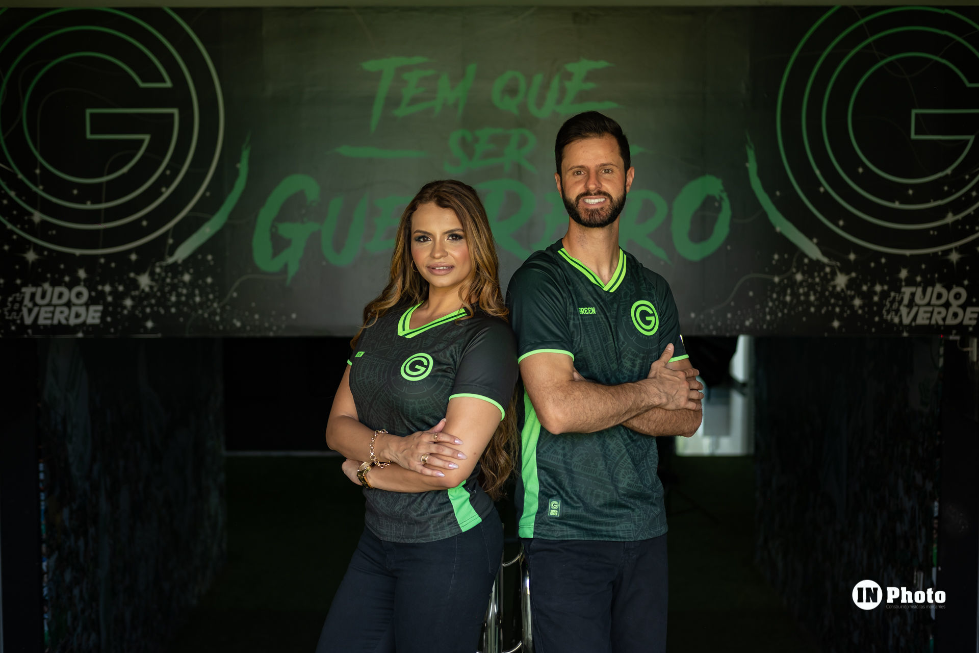 Foto Ensaio Fotográfico de Casal no Estádio de Futebol Serrinha em Goiânia Thaynara e Marcelo - Imagem 8