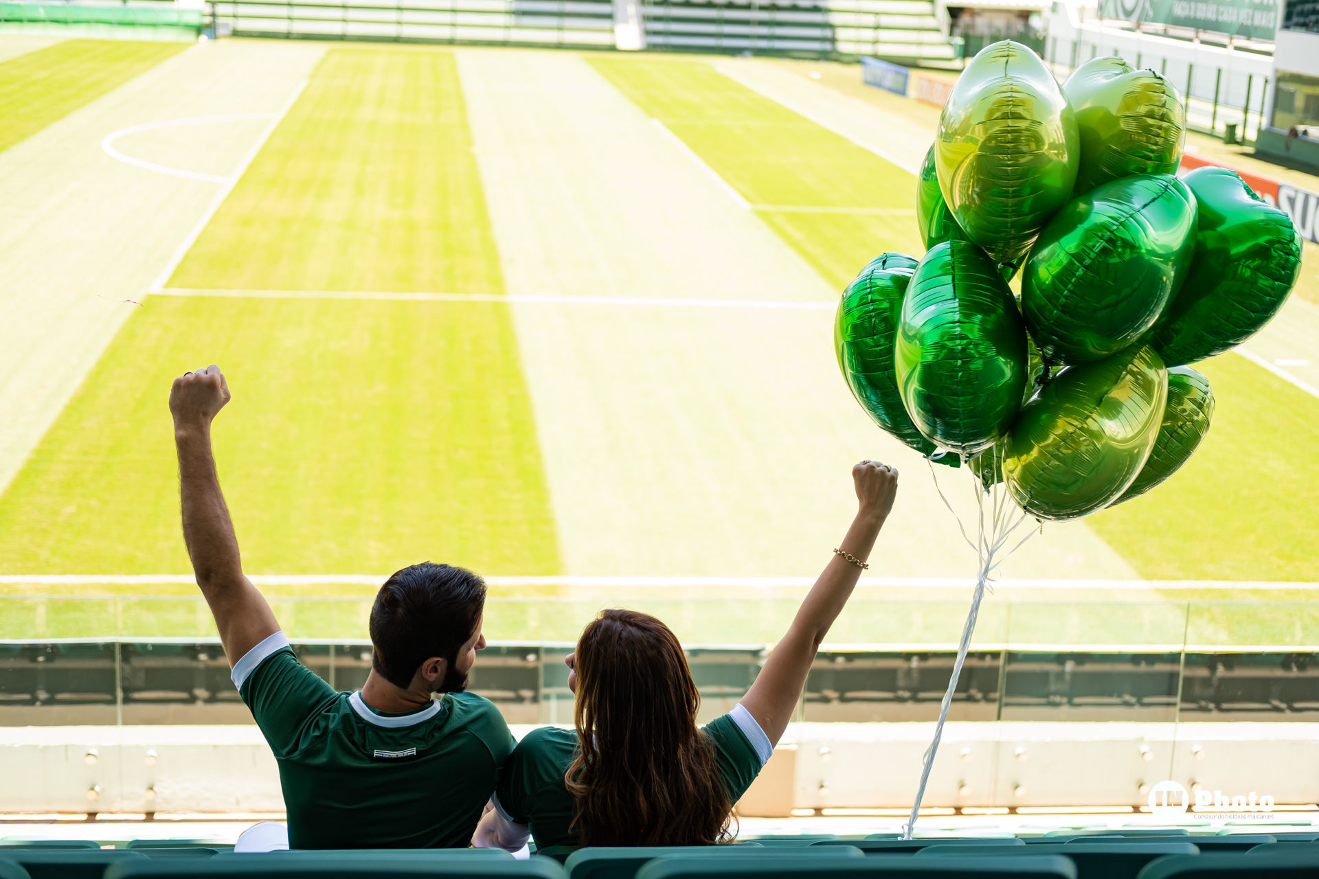 Foto Ensaio Fotográfico de Casal no Estádio de Futebol Serrinha em Goiânia Thaynara e Marcelo - Imagem 15