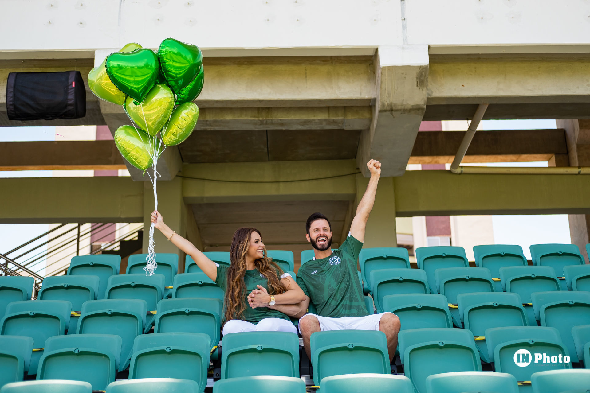 Foto Ensaio Fotográfico de Casal no Estádio de Futebol Serrinha em Goiânia Thaynara e Marcelo - Imagem 13