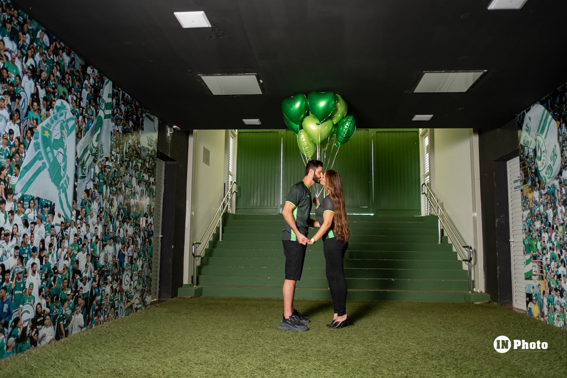 Foto Ensaio Fotográfico de Casal no Estádio de Futebol Serrinha em Goiânia Thaynara e Marcelo - Imagem 10