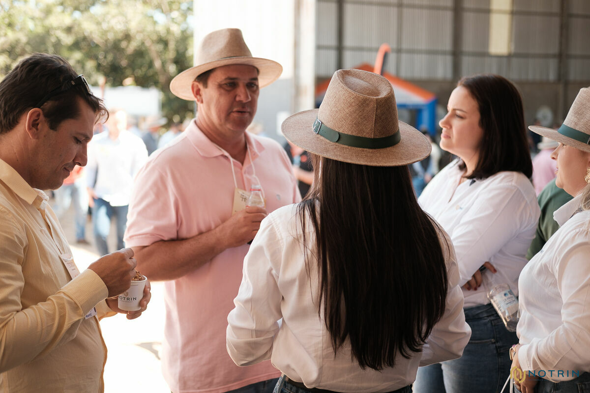 Foto Sucesso, Estratégia e Imagens que Contam Histórias: A Cobertura Fotográfica do Stand Notrin na Fazenda Planalto Foto Sucesso, Estratégia e Imagens que Contam Histórias: A Cobertura Fotográfica do Stand Notrin na Fazenda Planalto - Imagem 28