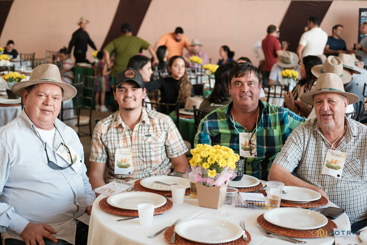 Foto Sucesso, Estratégia e Imagens que Contam Histórias: A Cobertura Fotográfica do Stand Notrin na Fazenda Planalto Foto Sucesso, Estratégia e Imagens que Contam Histórias: A Cobertura Fotográfica do Stand Notrin na Fazenda Planalto - Imagem 229