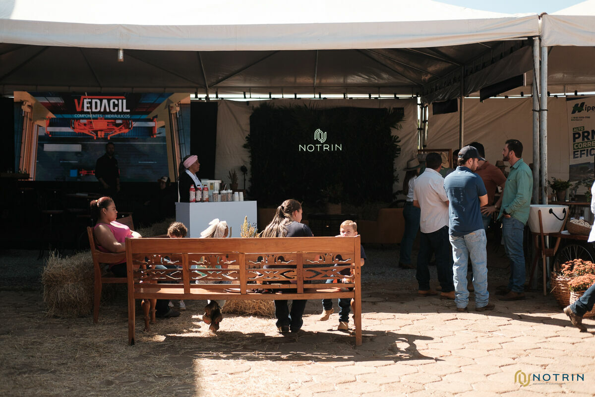 Foto Sucesso, Estratégia e Imagens que Contam Histórias: A Cobertura Fotográfica do Stand Notrin na Fazenda Planalto Foto Sucesso, Estratégia e Imagens que Contam Histórias: A Cobertura Fotográfica do Stand Notrin na Fazenda Planalto - Imagem 314