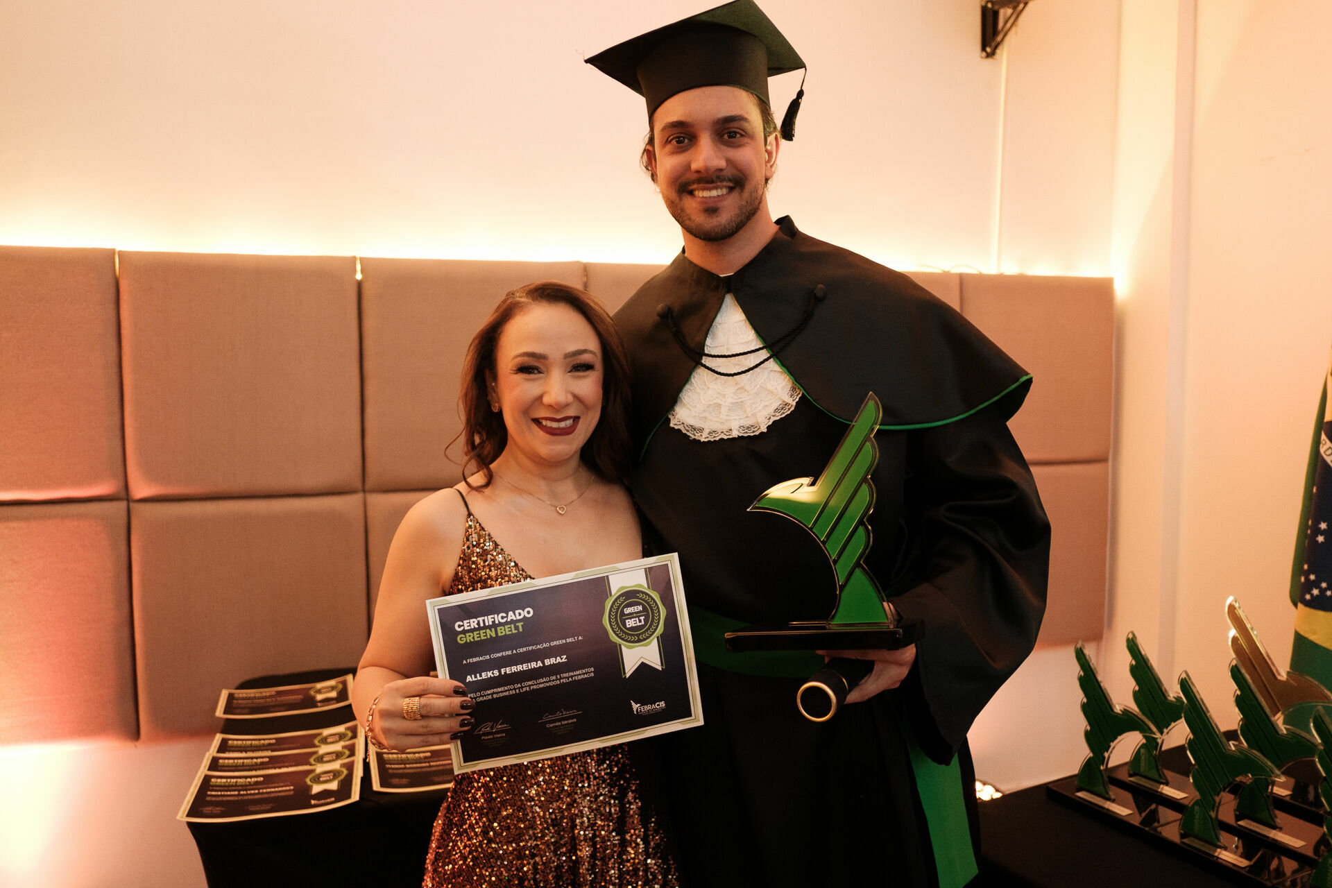 Foto Cobertura Fotográfica da Formatura Golden Belt e Green Belt Febracis 2025 – Um Registro Marcante Assinado por Natálya Cardoso Foto Cobertura Fotográfica da Formatura Golden Belt e Green Belt Febracis 2025 – Um Registro Marcante Assinado por Natálya Cardoso - Imagem 563