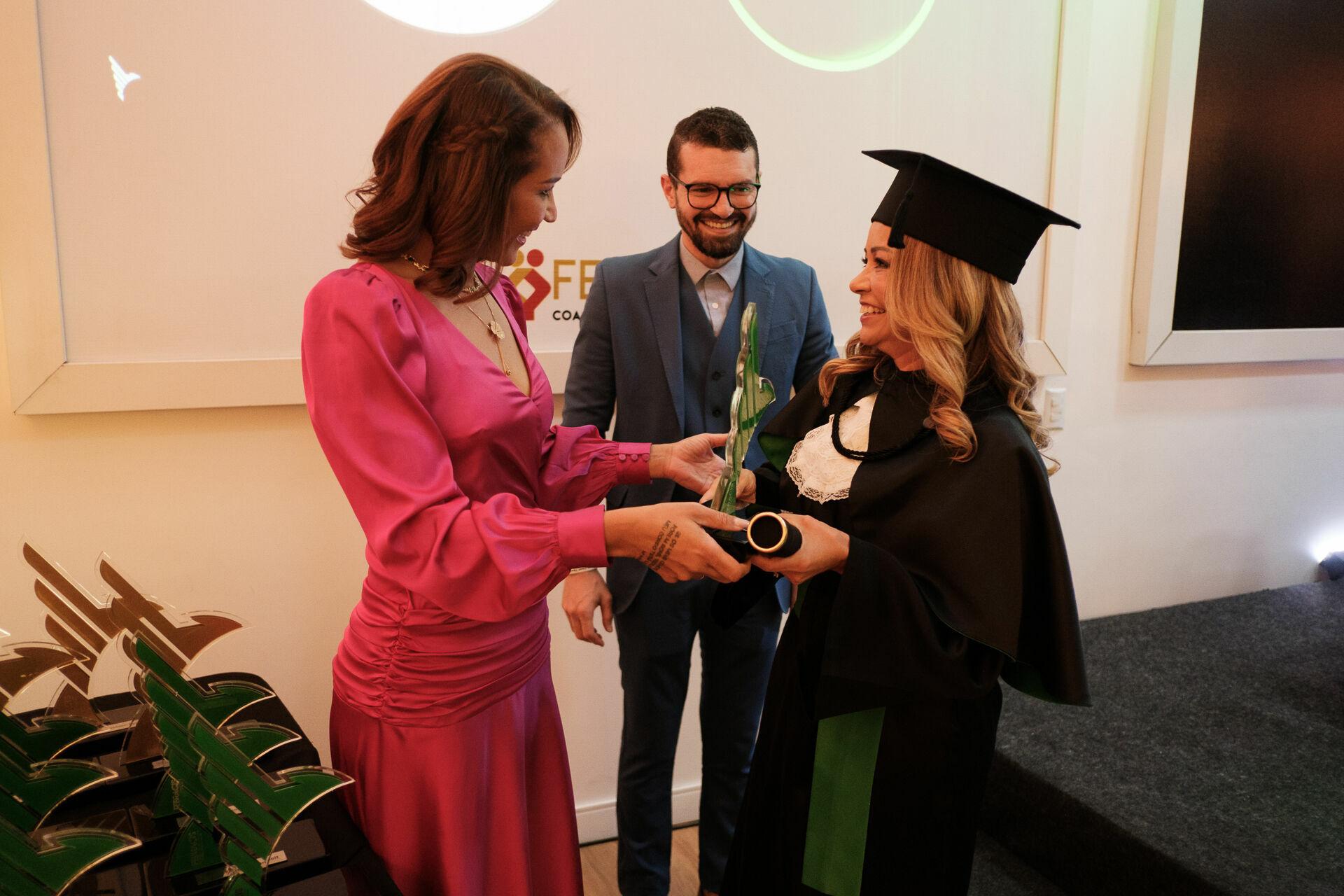 Foto Cobertura Fotográfica da Formatura Golden Belt e Green Belt Febracis 2025 – Um Registro Marcante Assinado por Natálya Cardoso Foto Cobertura Fotográfica da Formatura Golden Belt e Green Belt Febracis 2025 – Um Registro Marcante Assinado por Natálya Cardoso - Imagem 552