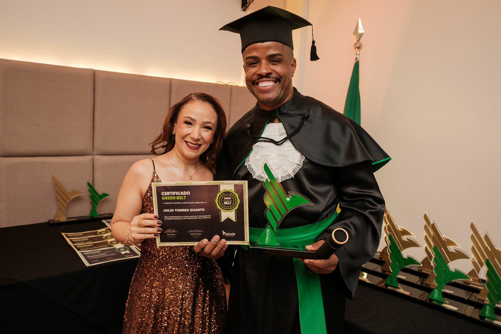 Foto Cobertura Fotográfica da Formatura Golden Belt e Green Belt Febracis 2025 – Um Registro Marcante Assinado por Natálya Cardoso Foto Cobertura Fotográfica da Formatura Golden Belt e Green Belt Febracis 2025 – Um Registro Marcante Assinado por Natálya Cardoso - Imagem 608