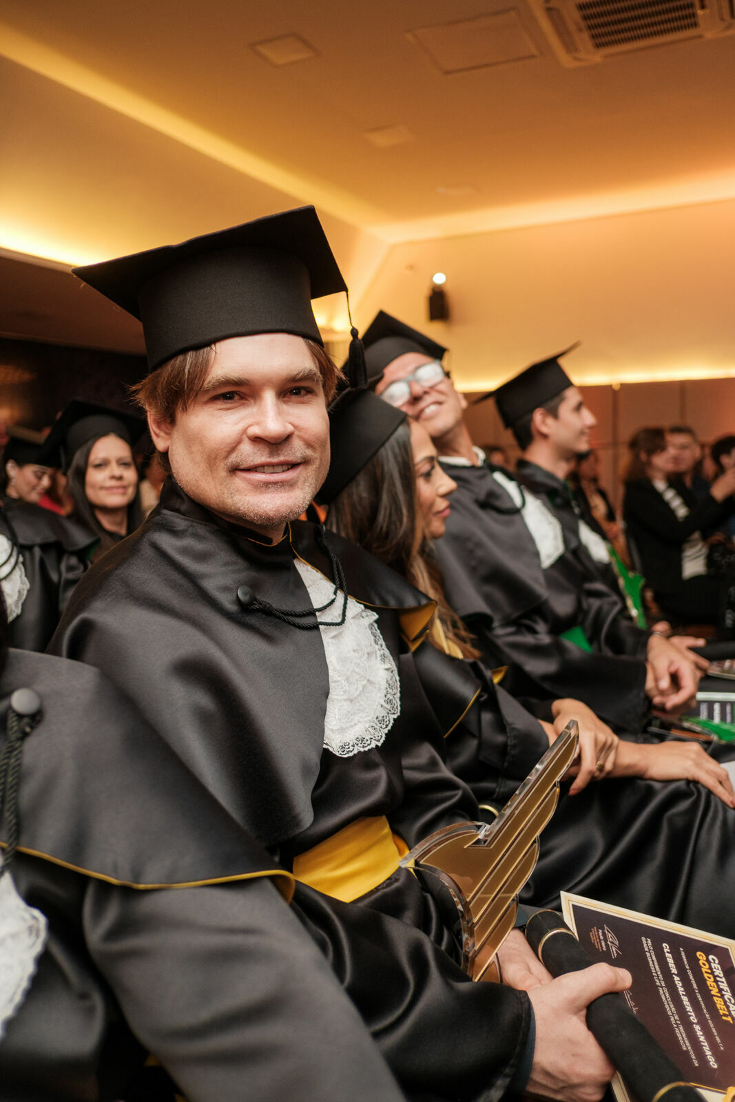 Foto Cobertura Fotográfica da Formatura Golden Belt e Green Belt Febracis 2025 – Um Registro Marcante Assinado por Natálya Cardoso Foto Cobertura Fotográfica da Formatura Golden Belt e Green Belt Febracis 2025 – Um Registro Marcante Assinado por Natálya Cardoso - Imagem 722