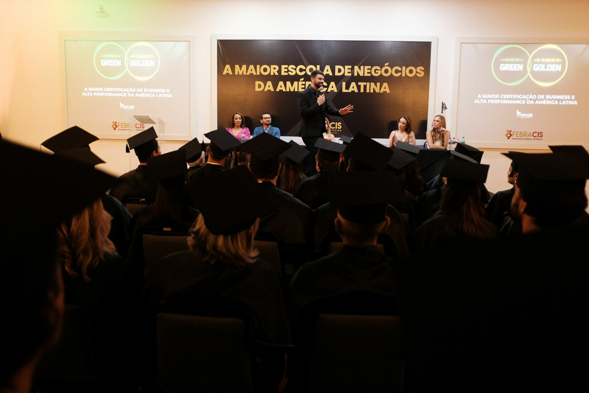 Foto Cobertura Fotográfica da Formatura Golden Belt e Green Belt Febracis 2025 – Um Registro Marcante Assinado por Natálya Cardoso Foto Cobertura Fotográfica da Formatura Golden Belt e Green Belt Febracis 2025 – Um Registro Marcante Assinado por Natálya Cardoso - Imagem 806