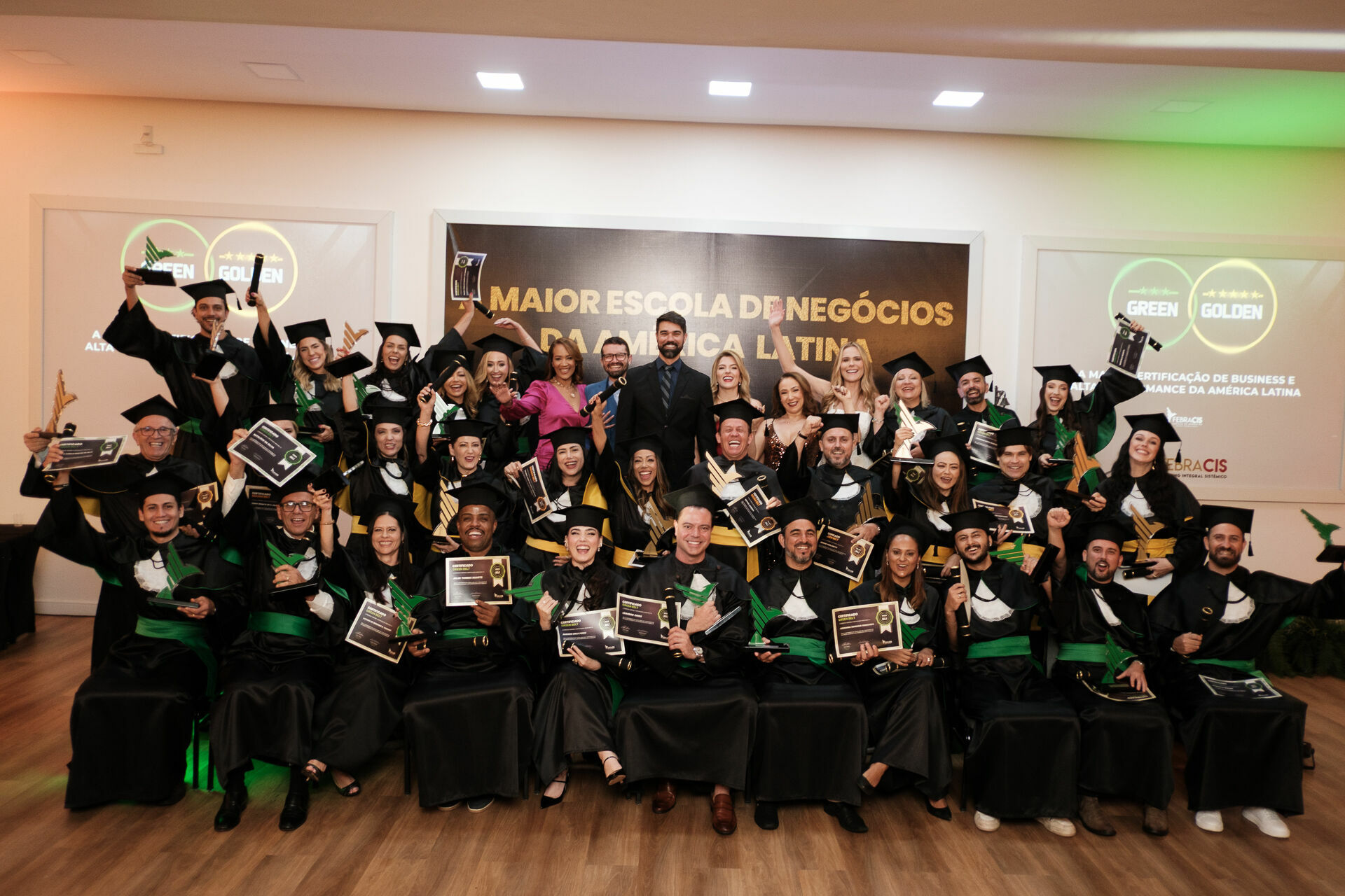 Foto Cobertura Fotográfica da Formatura Golden Belt e Green Belt Febracis 2025 – Um Registro Marcante Assinado por Natálya Cardoso Foto Cobertura Fotográfica da Formatura Golden Belt e Green Belt Febracis 2025 – Um Registro Marcante Assinado por Natálya Cardoso - Imagem 862