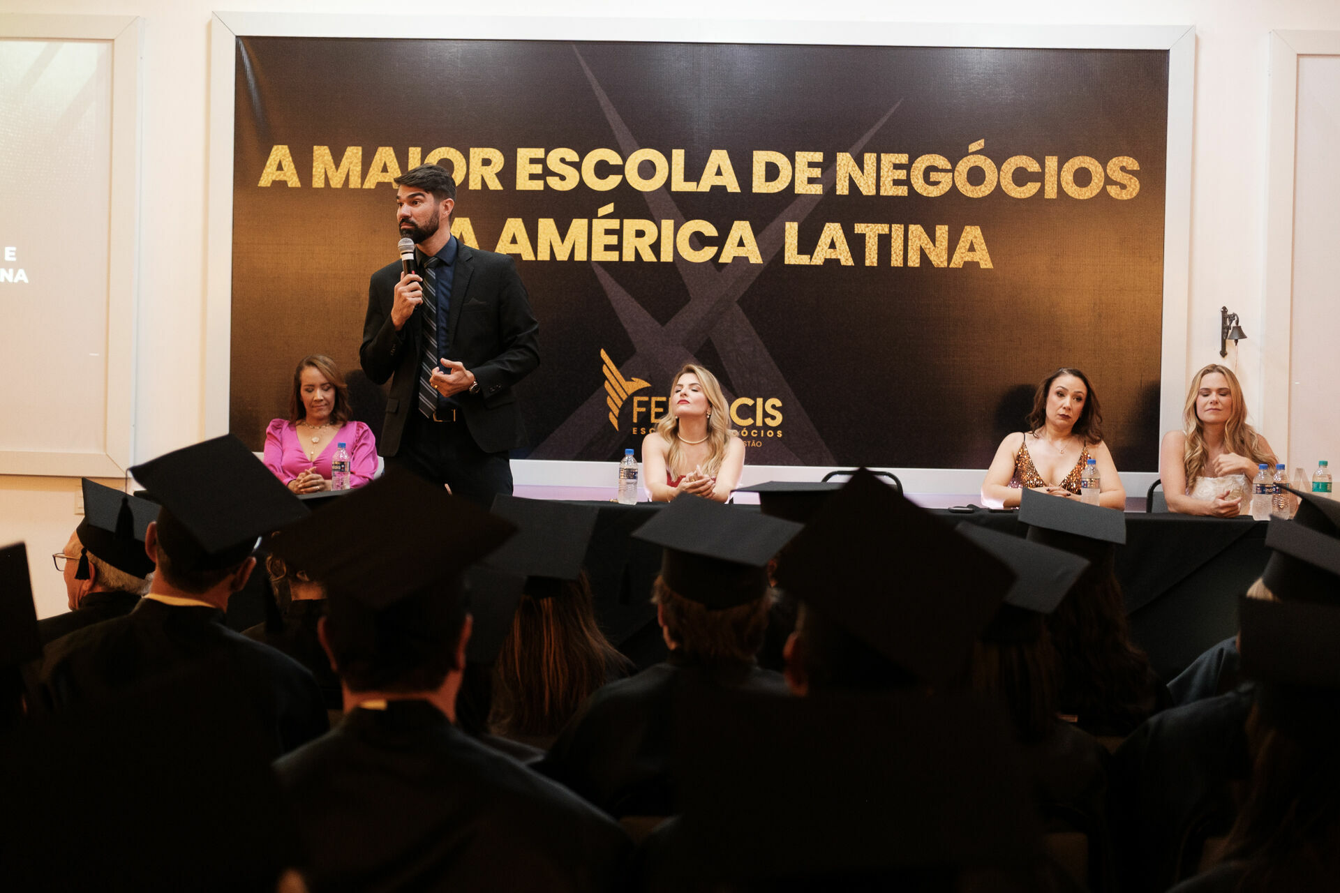 Foto Cobertura Fotográfica da Formatura Golden Belt e Green Belt Febracis 2025 – Um Registro Marcante Assinado por Natálya Cardoso Foto Cobertura Fotográfica da Formatura Golden Belt e Green Belt Febracis 2025 – Um Registro Marcante Assinado por Natálya Cardoso - Imagem 810