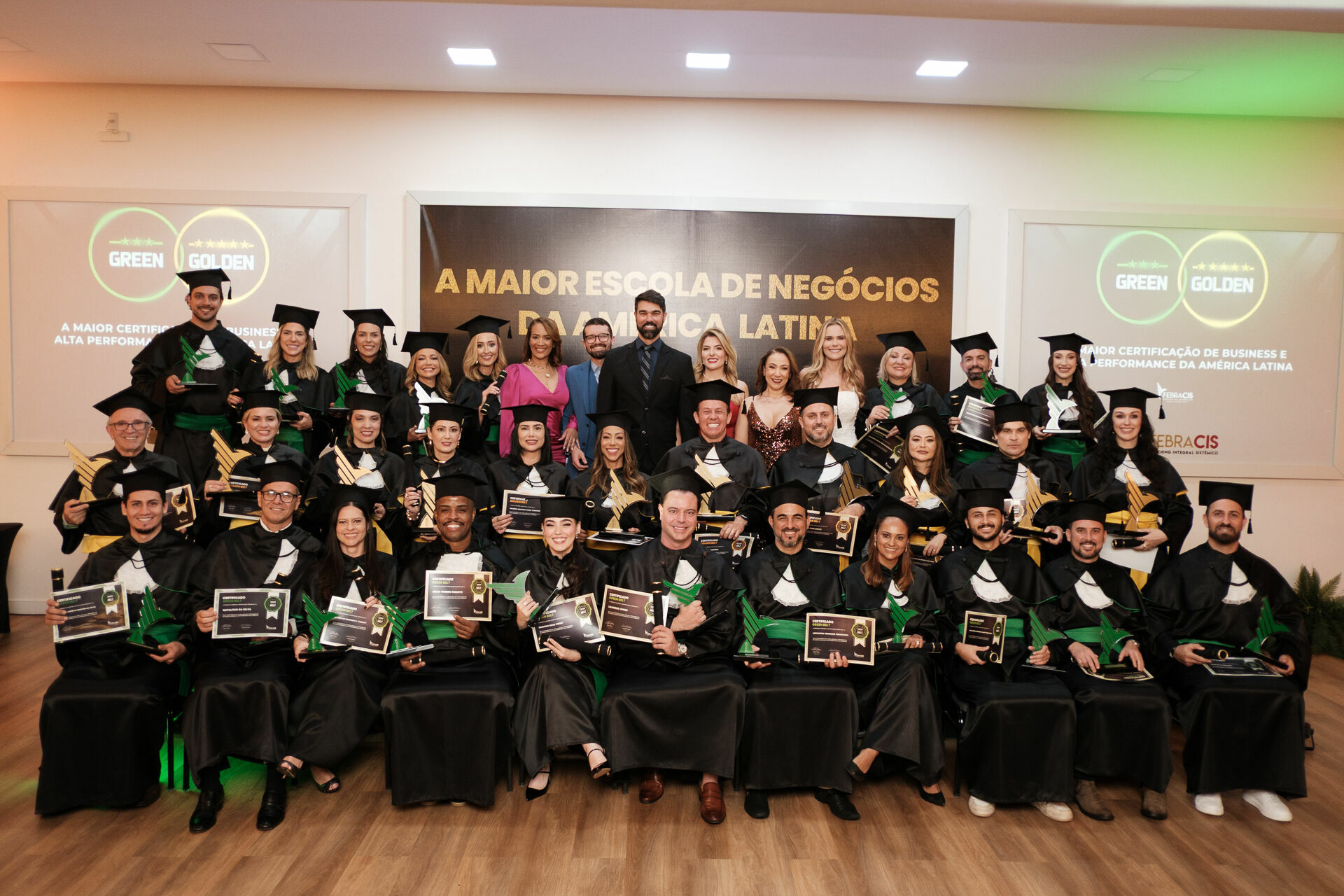 Foto Cobertura Fotográfica da Formatura Golden Belt e Green Belt Febracis 2025 – Um Registro Marcante Assinado por Natálya Cardoso Foto Cobertura Fotográfica da Formatura Golden Belt e Green Belt Febracis 2025 – Um Registro Marcante Assinado por Natálya Cardoso - Imagem 857