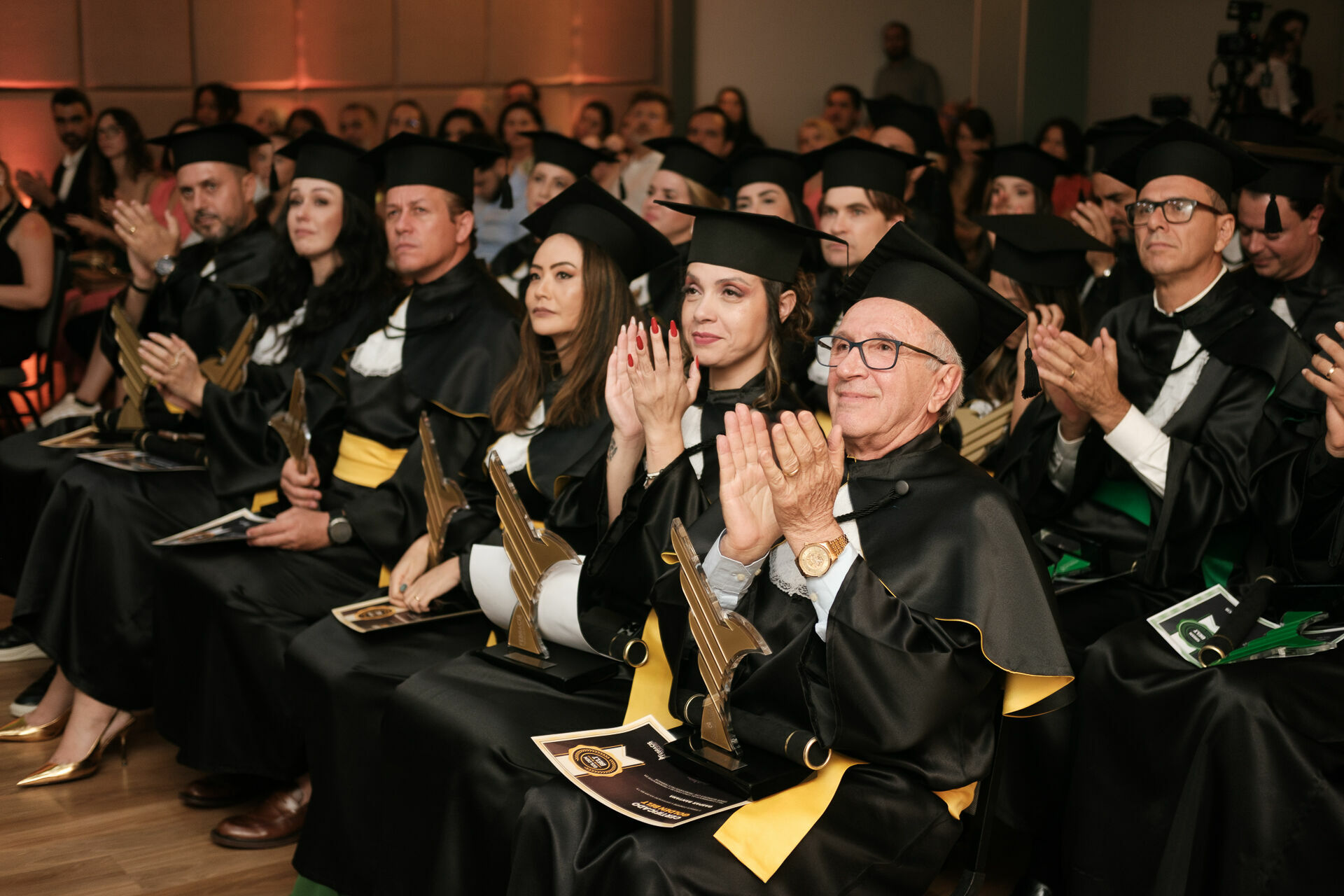 Foto Cobertura Fotográfica da Formatura Golden Belt e Green Belt Febracis 2025 – Um Registro Marcante Assinado por Natálya Cardoso Foto Cobertura Fotográfica da Formatura Golden Belt e Green Belt Febracis 2025 – Um Registro Marcante Assinado por Natálya Cardoso - Imagem 801