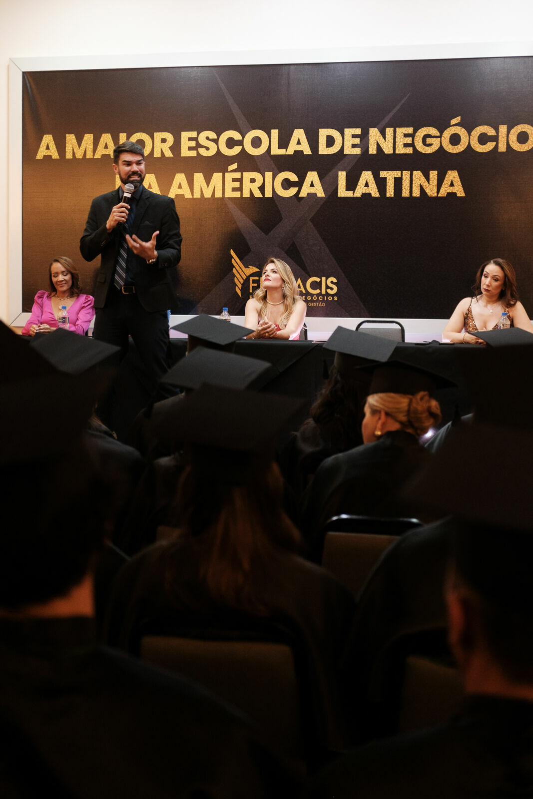 Foto Cobertura Fotográfica da Formatura Golden Belt e Green Belt Febracis 2025 – Um Registro Marcante Assinado por Natálya Cardoso Foto Cobertura Fotográfica da Formatura Golden Belt e Green Belt Febracis 2025 – Um Registro Marcante Assinado por Natálya Cardoso - Imagem 809