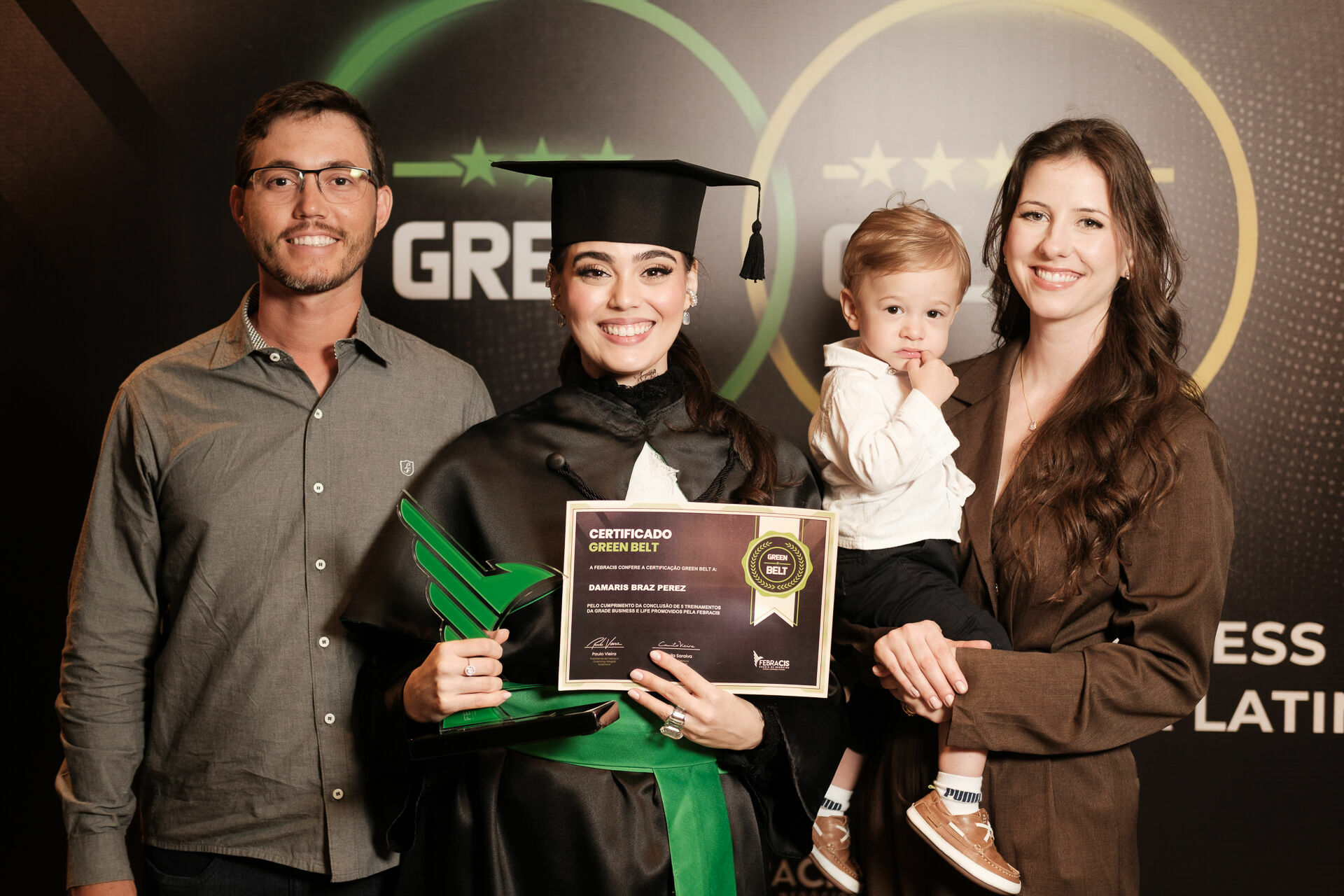 Foto Cobertura Fotográfica da Formatura Golden Belt e Green Belt Febracis 2025 – Um Registro Marcante Assinado por Natálya Cardoso Foto Cobertura Fotográfica da Formatura Golden Belt e Green Belt Febracis 2025 – Um Registro Marcante Assinado por Natálya Cardoso - Imagem 906