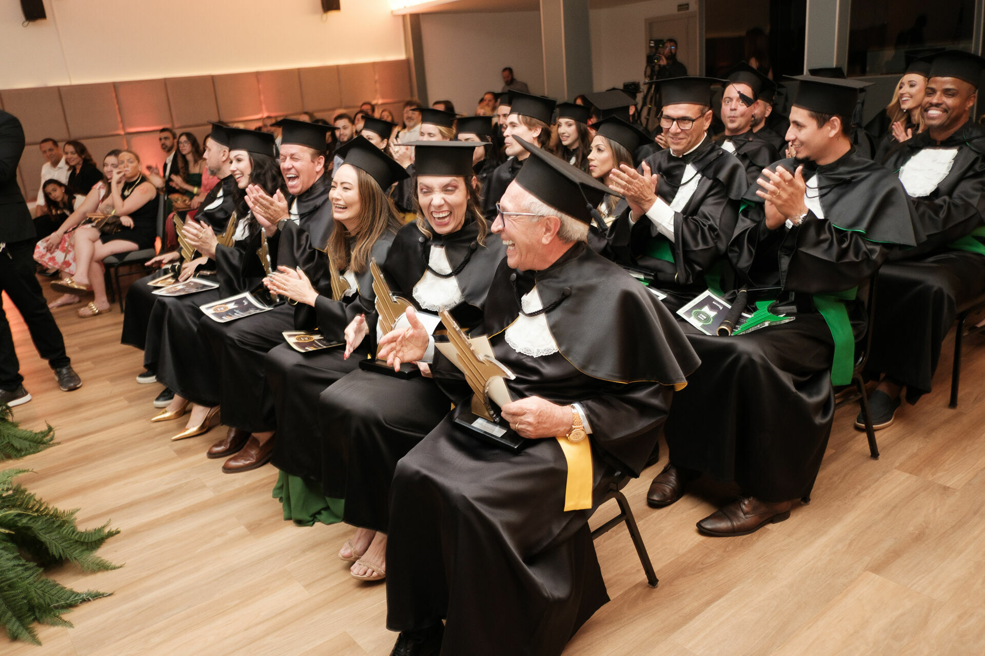 Foto Cobertura Fotográfica da Formatura Golden Belt e Green Belt Febracis 2025 – Um Registro Marcante Assinado por Natálya Cardoso Foto Cobertura Fotográfica da Formatura Golden Belt e Green Belt Febracis 2025 – Um Registro Marcante Assinado por Natálya Cardoso - Imagem 819